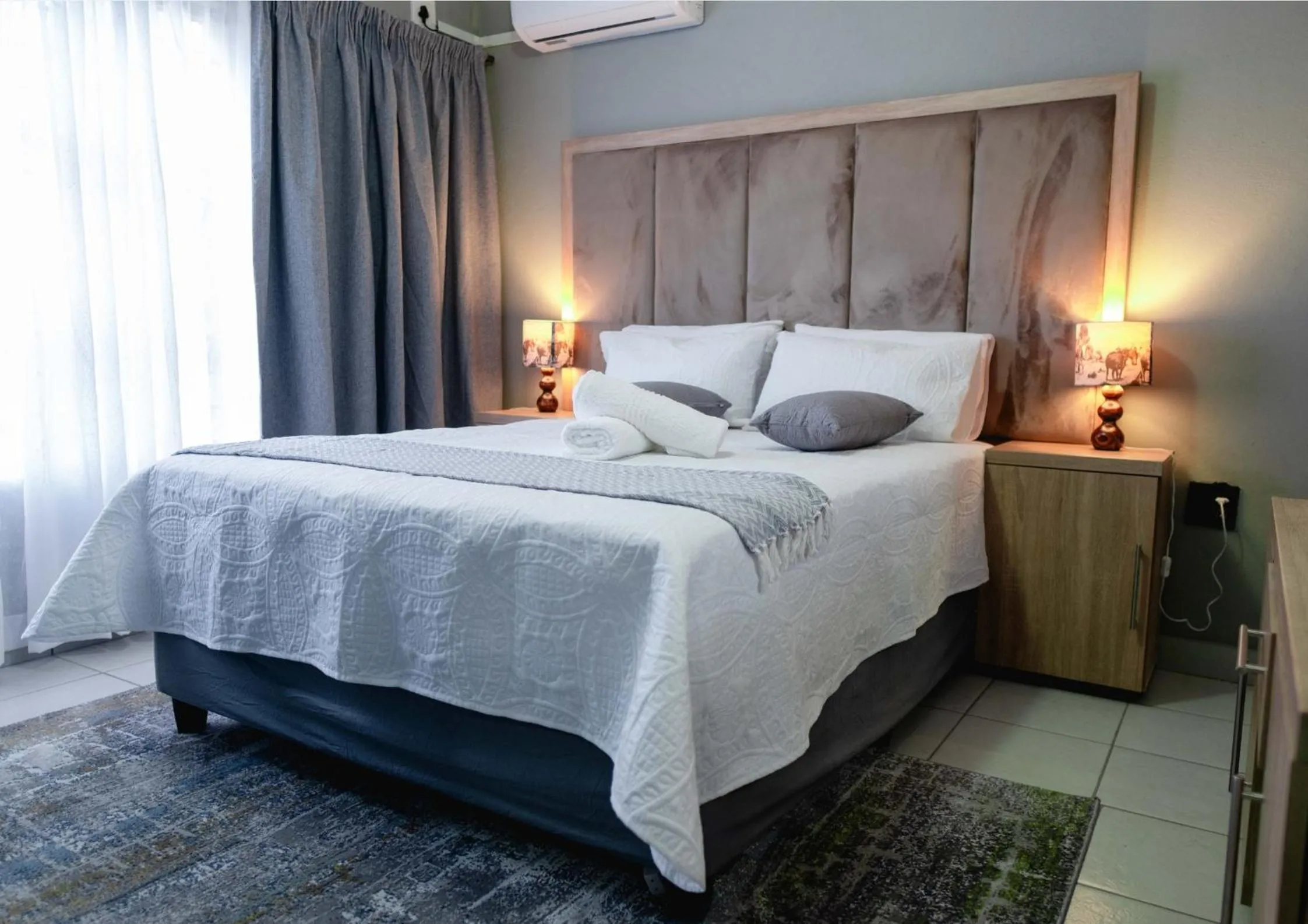 Bed in Viata Luxe Guesthouse