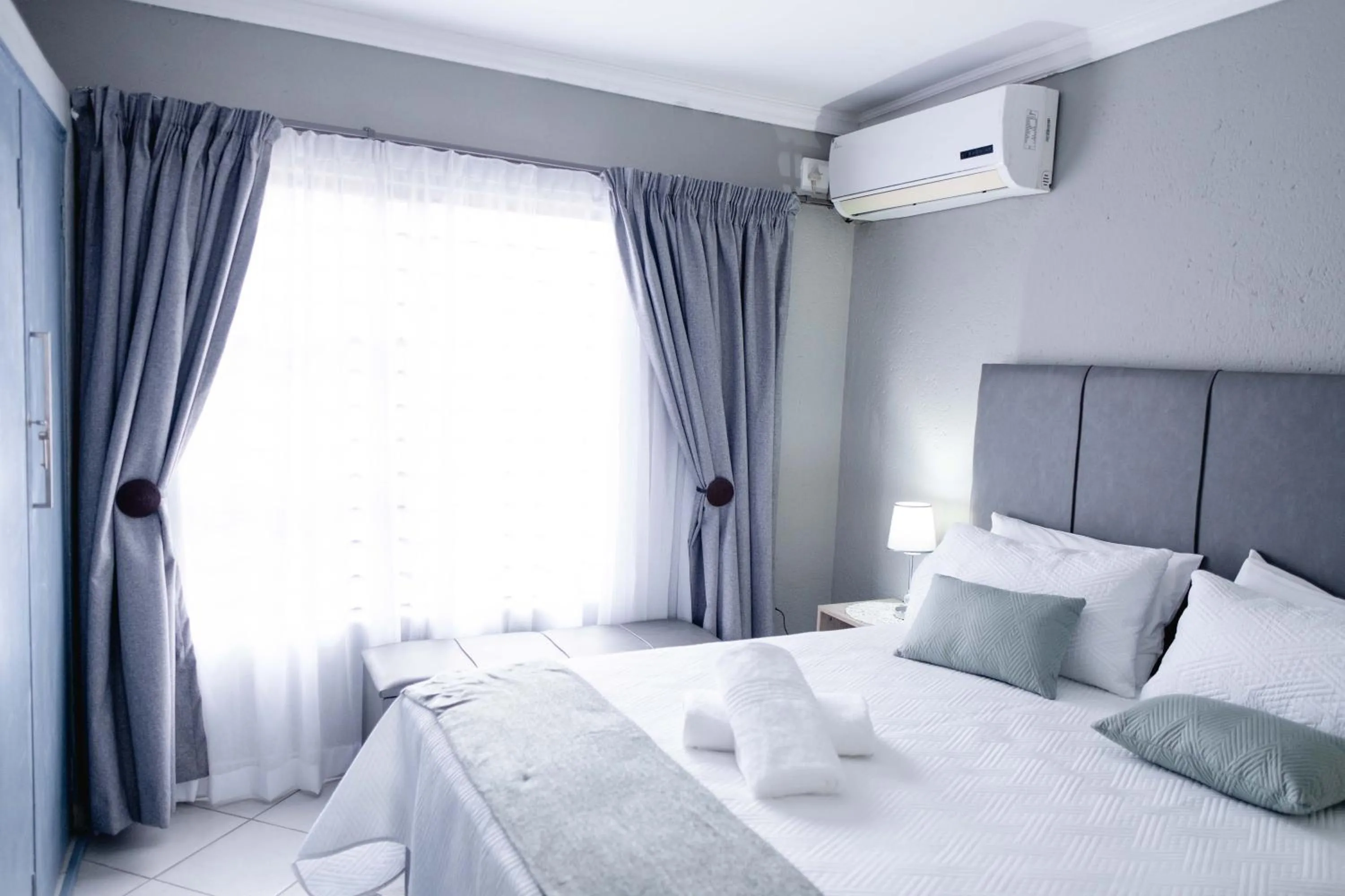 Bed in Viata Luxe Guesthouse