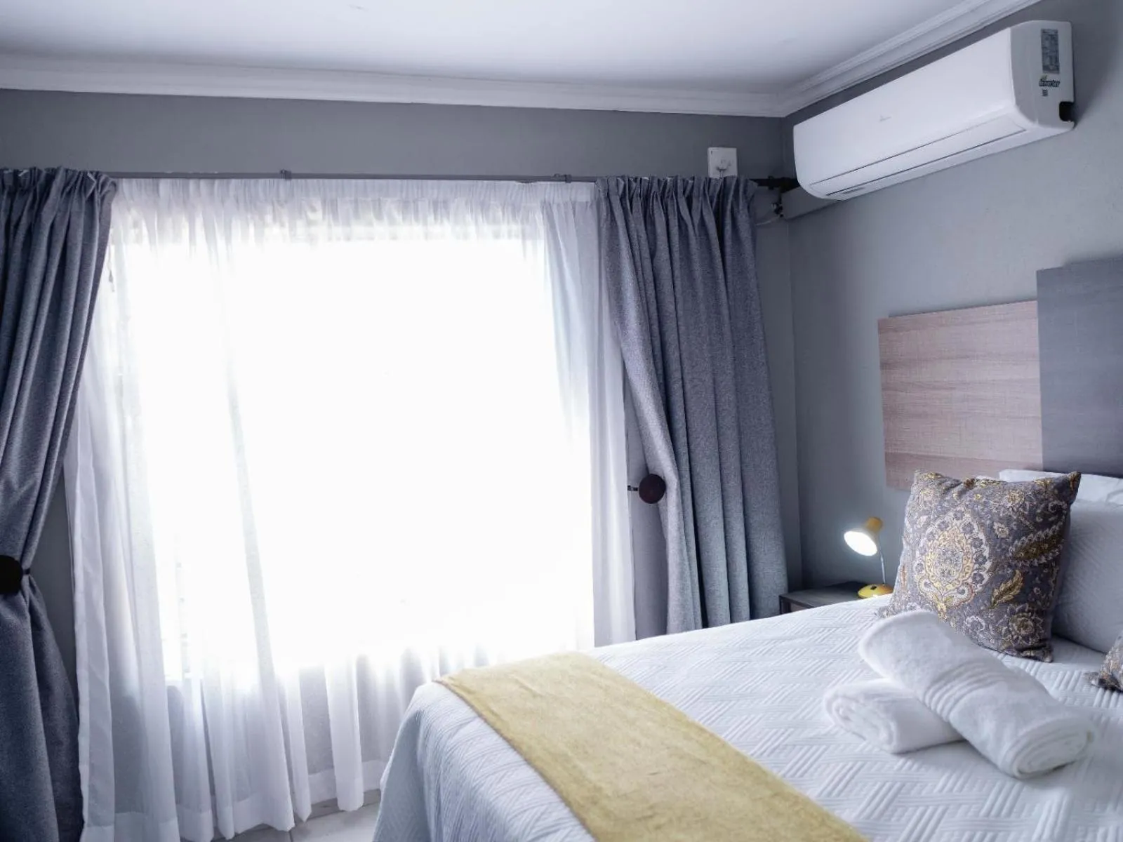 Bed in Viata Luxe Guesthouse