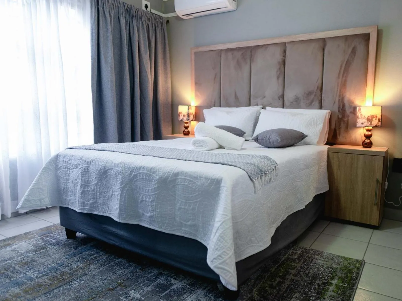 Bed in Viata Luxe Guesthouse
