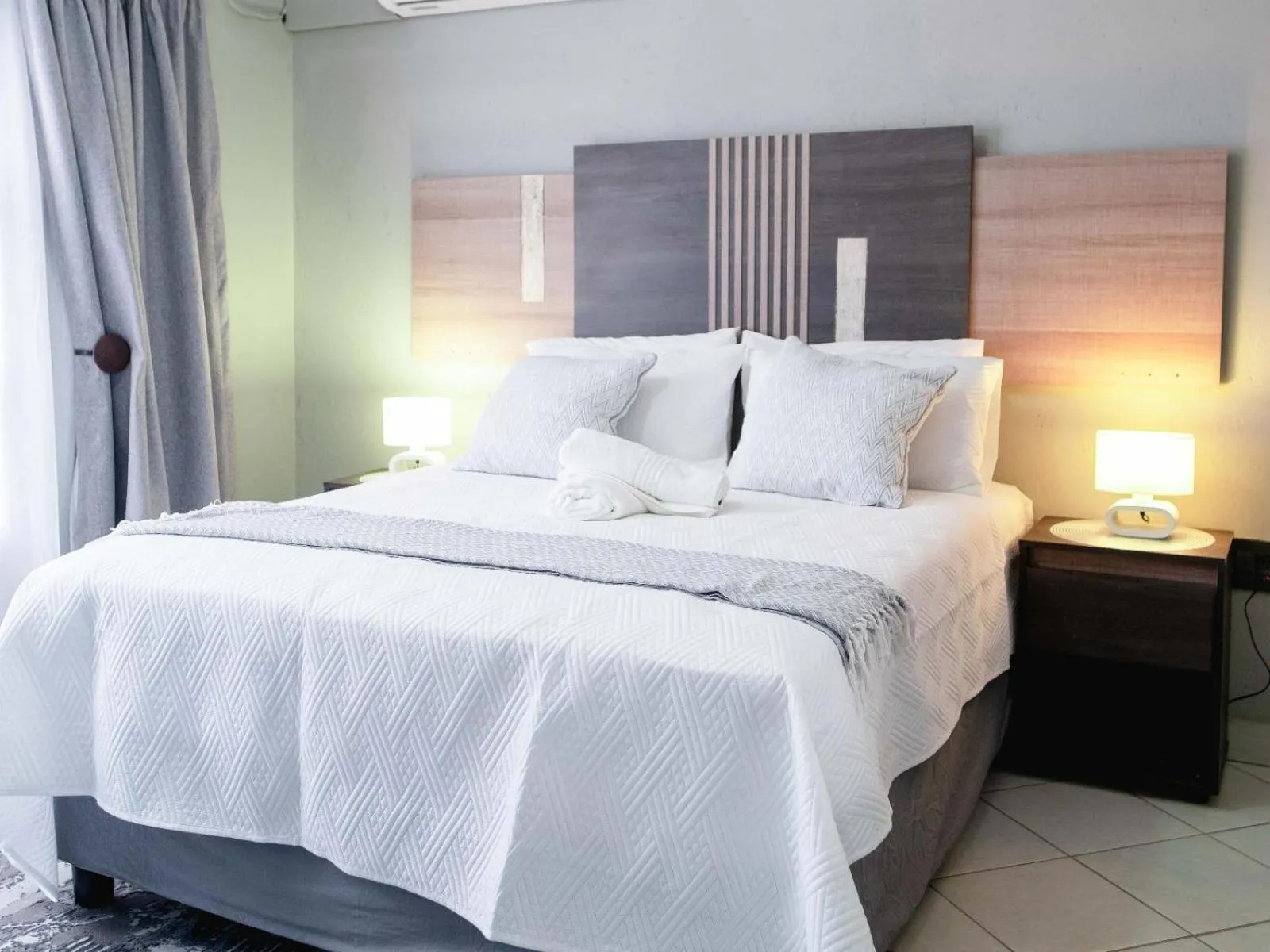 Bed in Viata Luxe Guesthouse