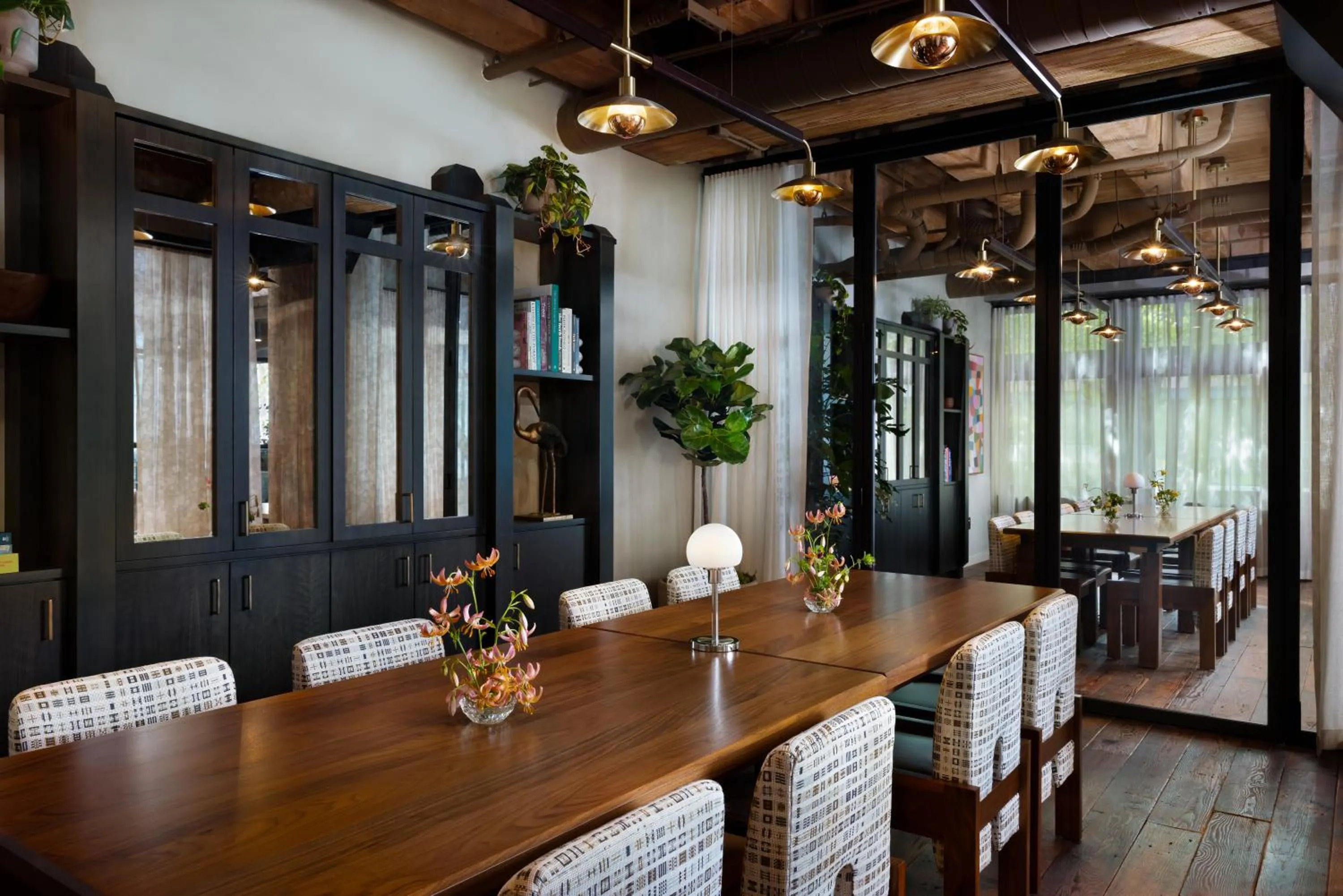 Dining area in Populus Seattle