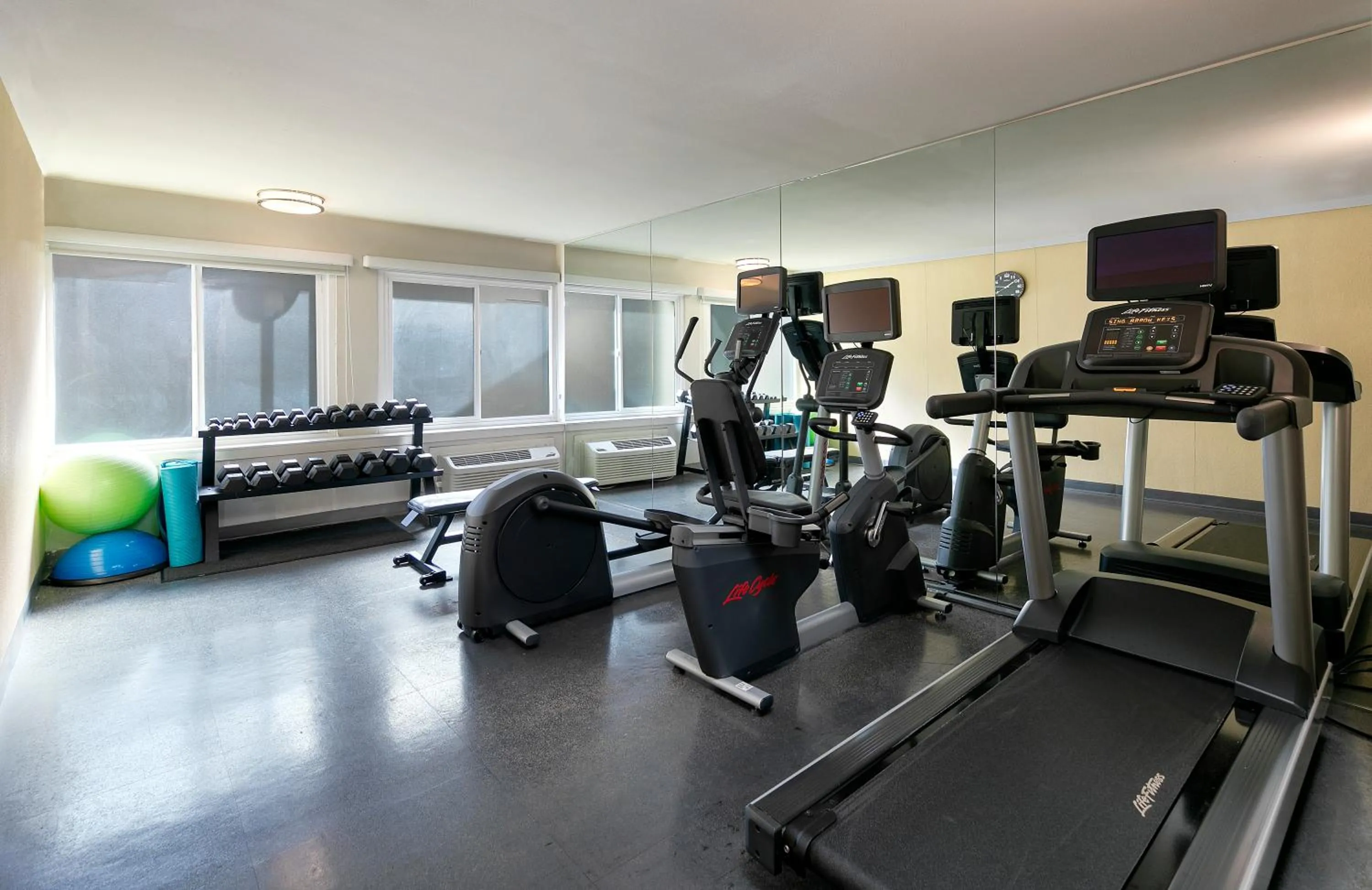 Fitness centre/facilities in Pacific Stay Hotel