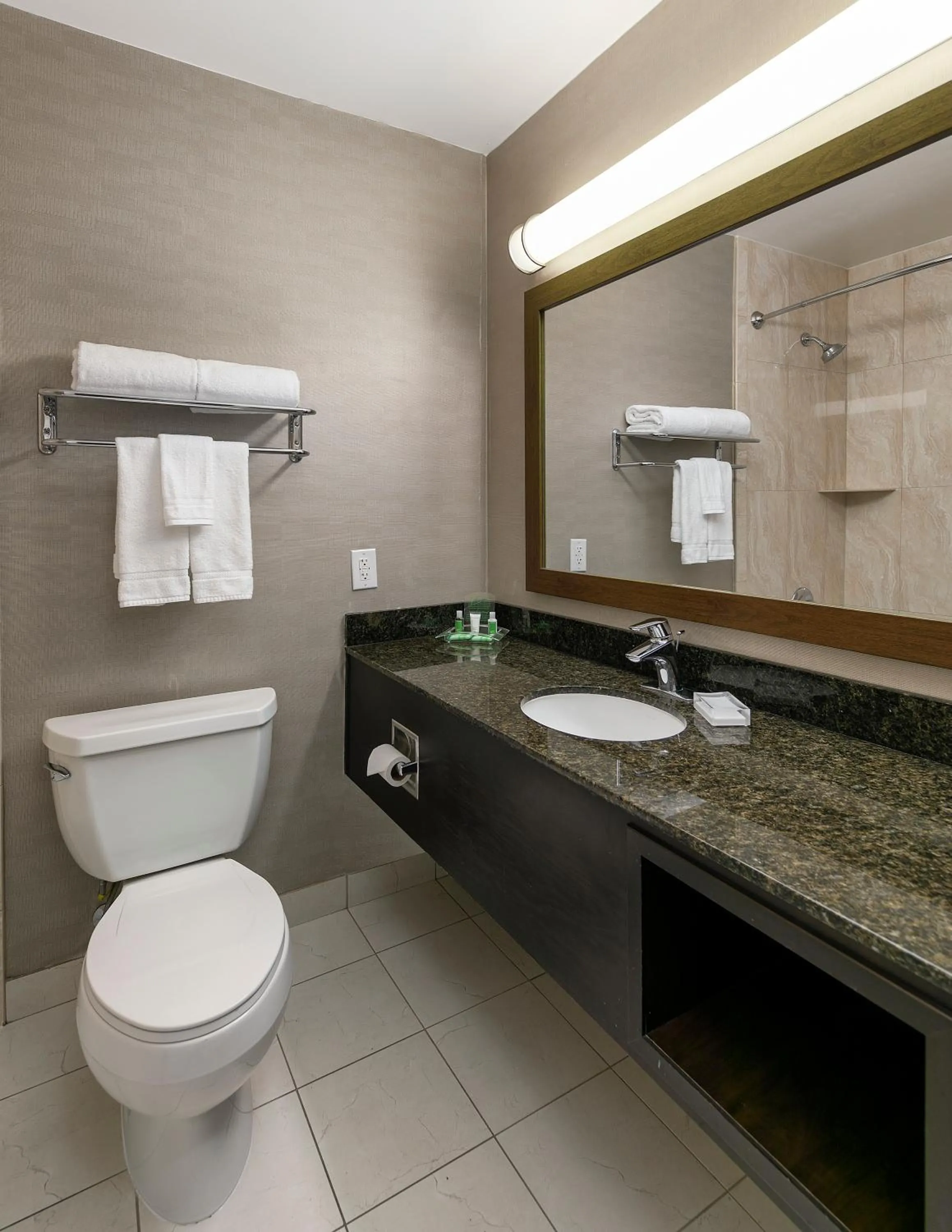 Toilet in Pacific Stay Hotel