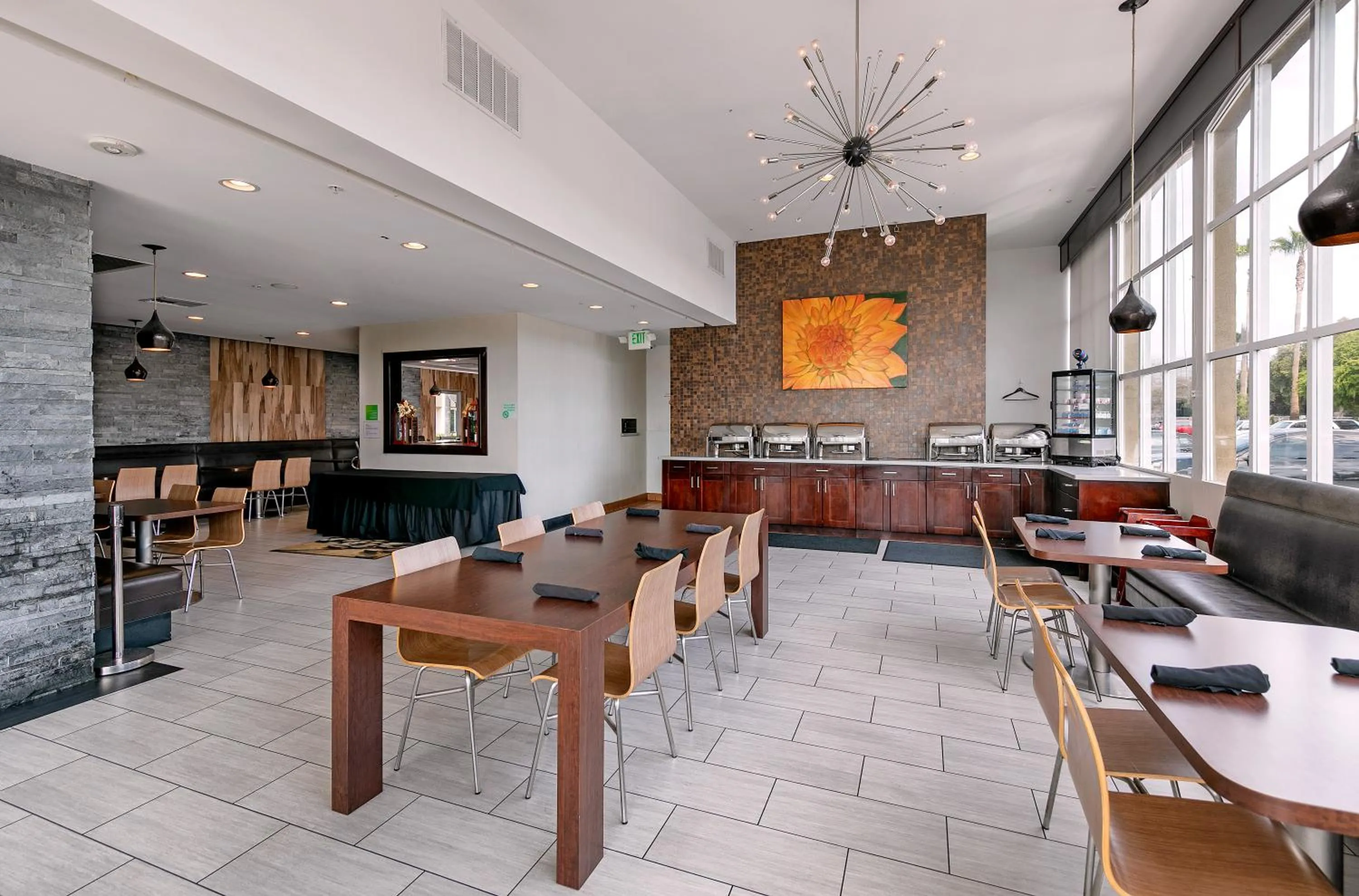 Restaurant/places to eat in Pacific Stay Hotel