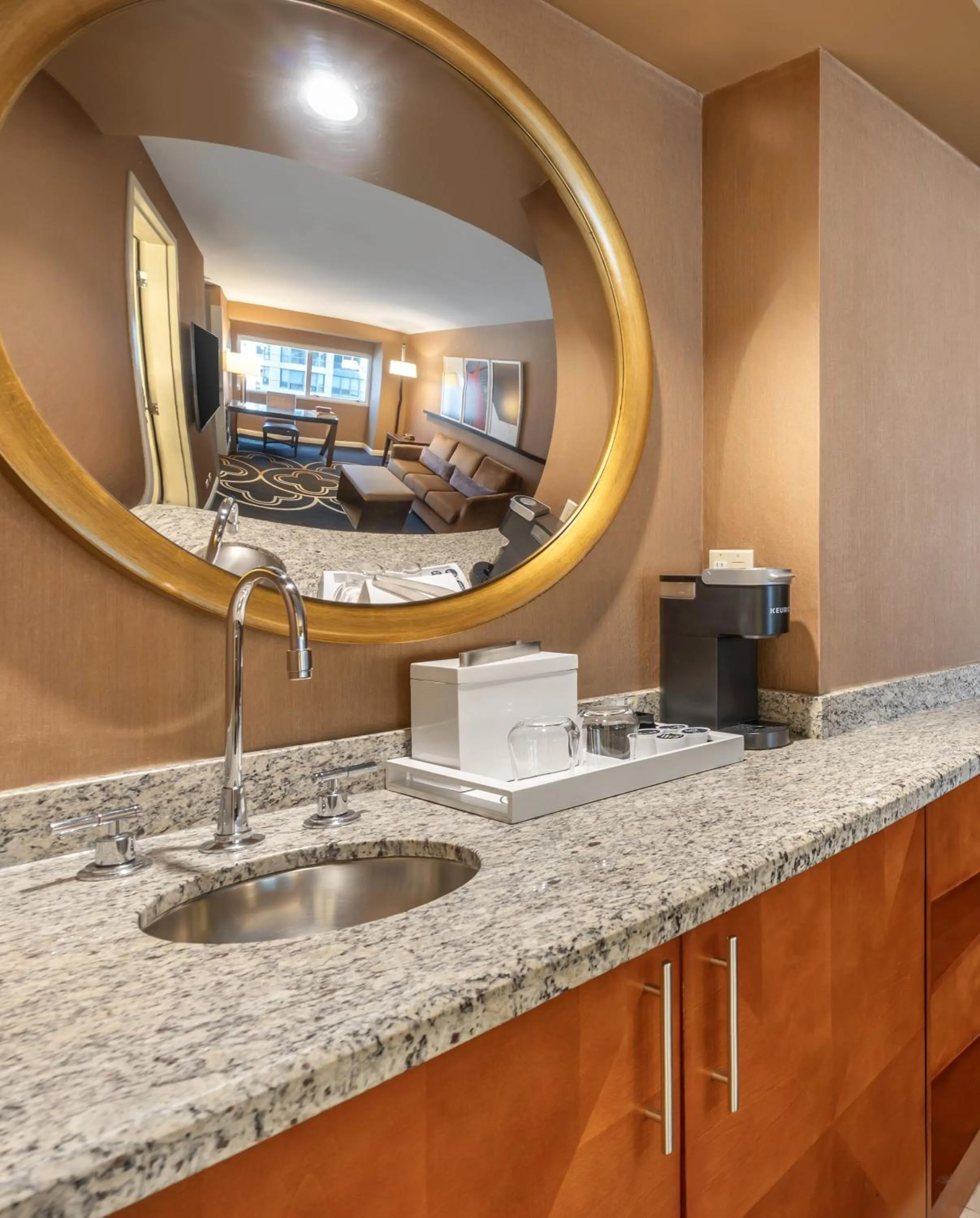 Photo of the whole room in Omni Chicago Hotel