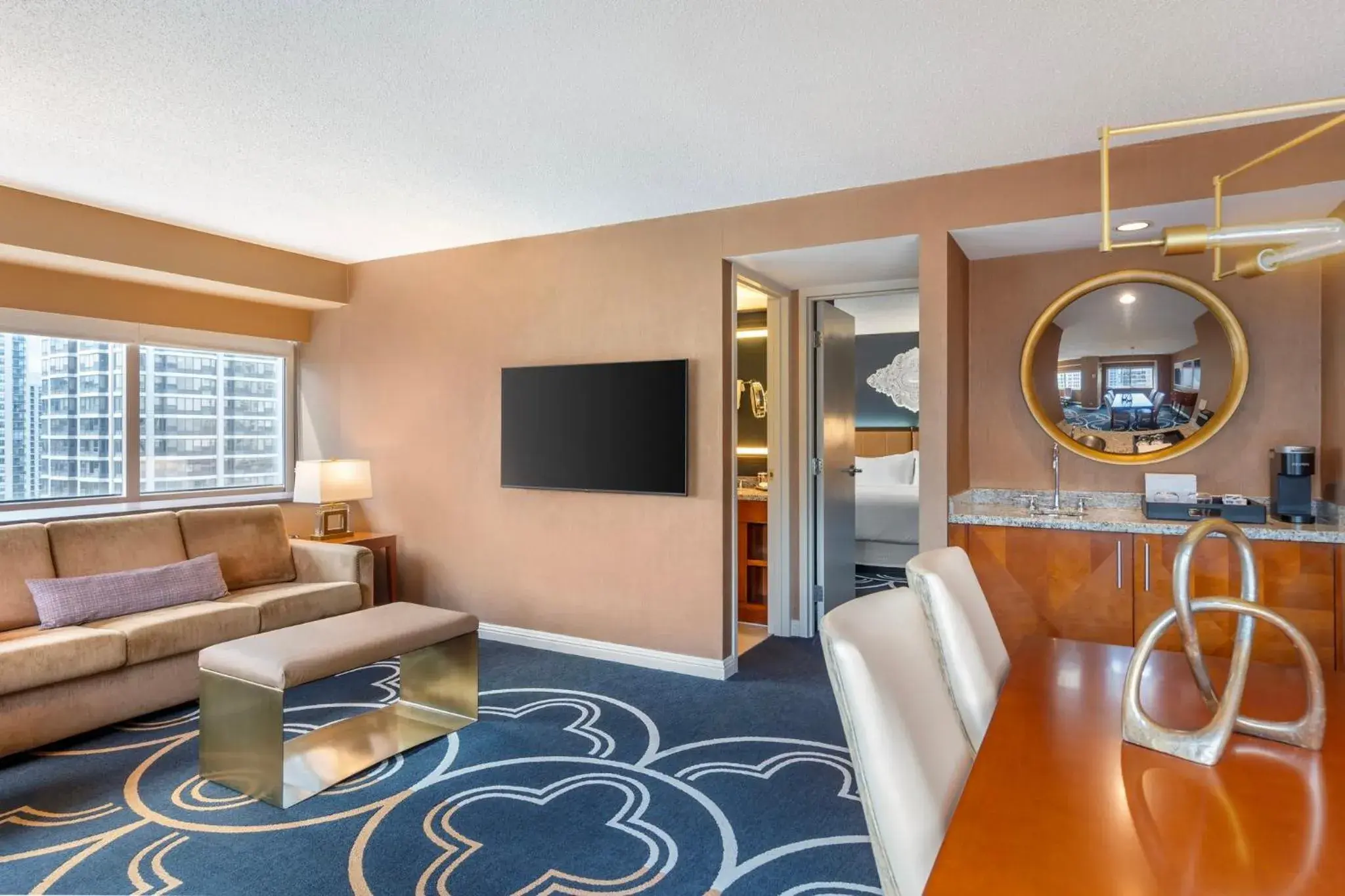 Photo of the whole room in Omni Chicago Hotel Photo of the whole room in Omni Chicago Hotel