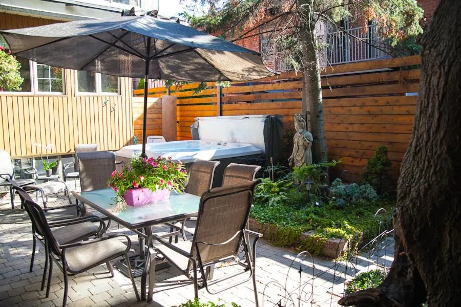 Balcony/Terrace in Maison Des Jardins B & B