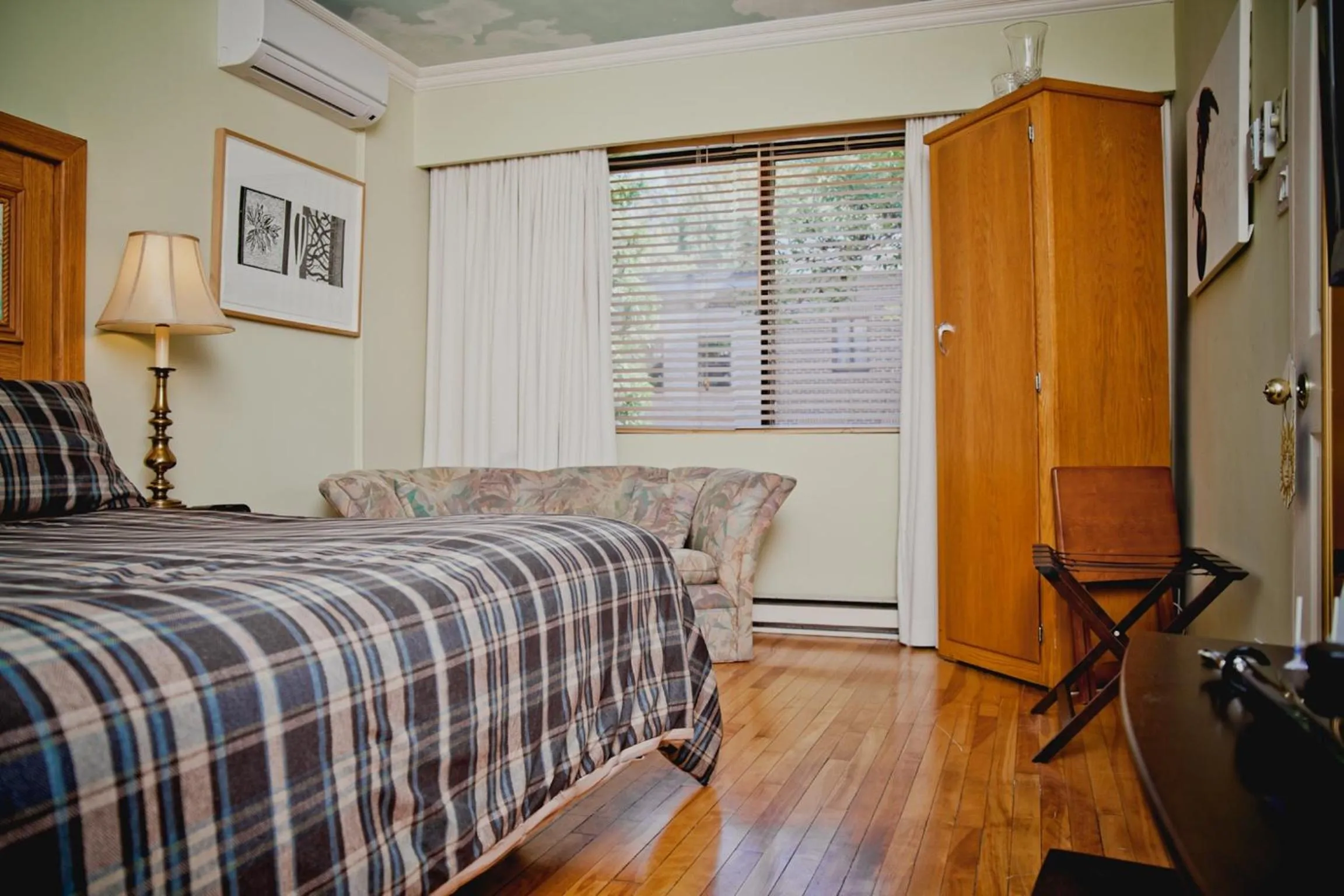 Day, Bed in Maison Des Jardins B & B