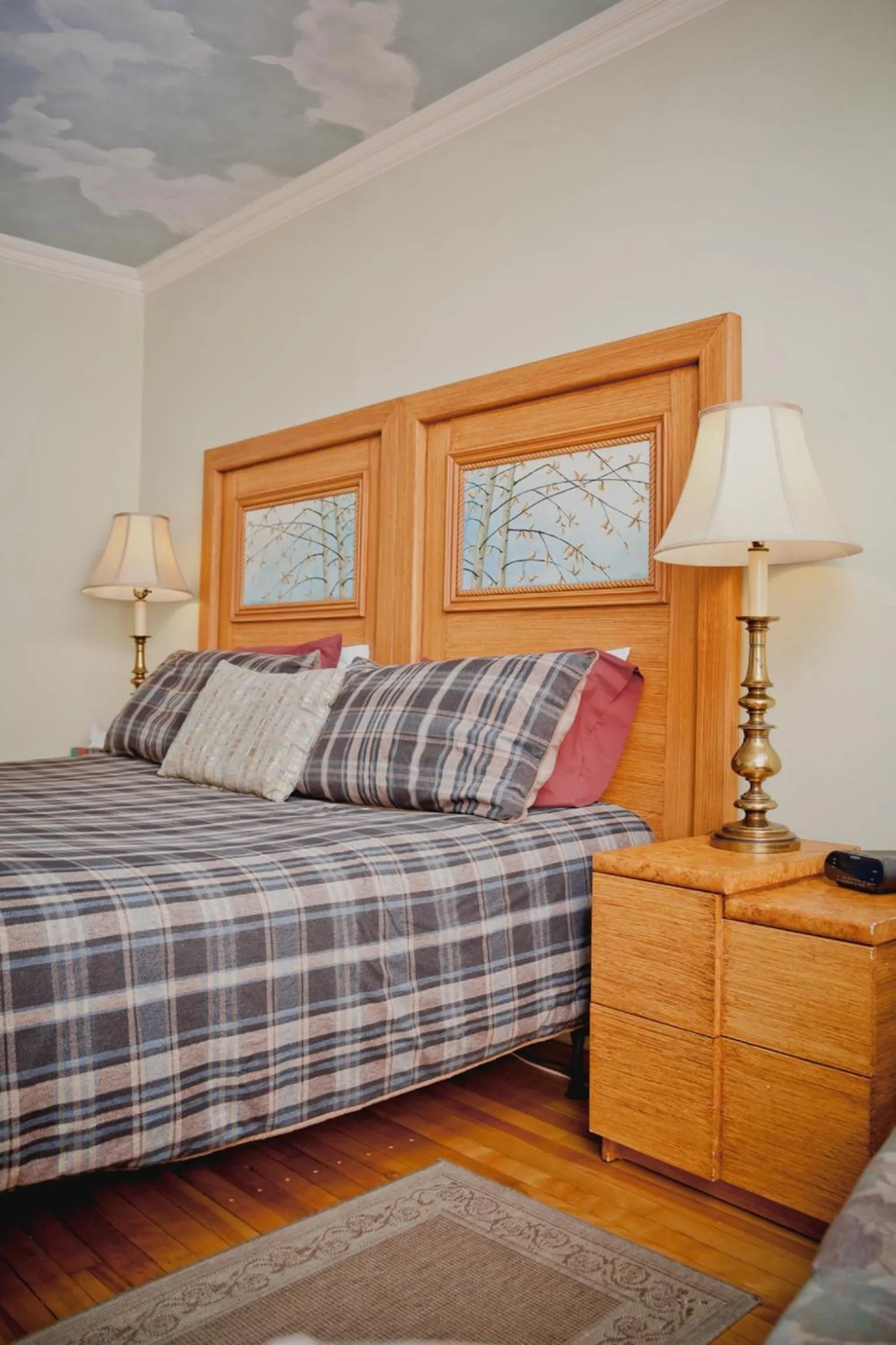 Decorative detail, Bed in Maison Des Jardins B & B