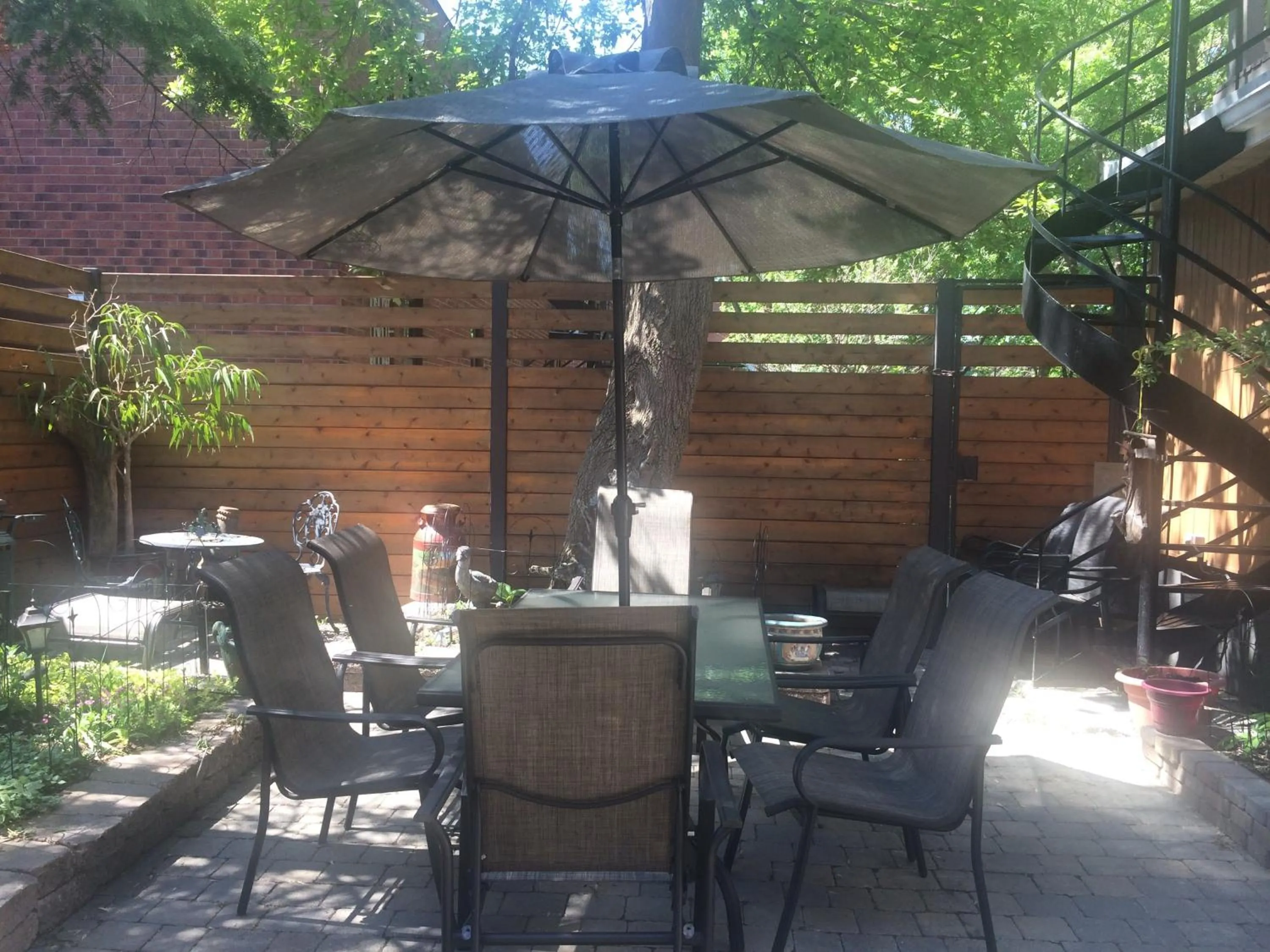 Patio in Maison Des Jardins B & B