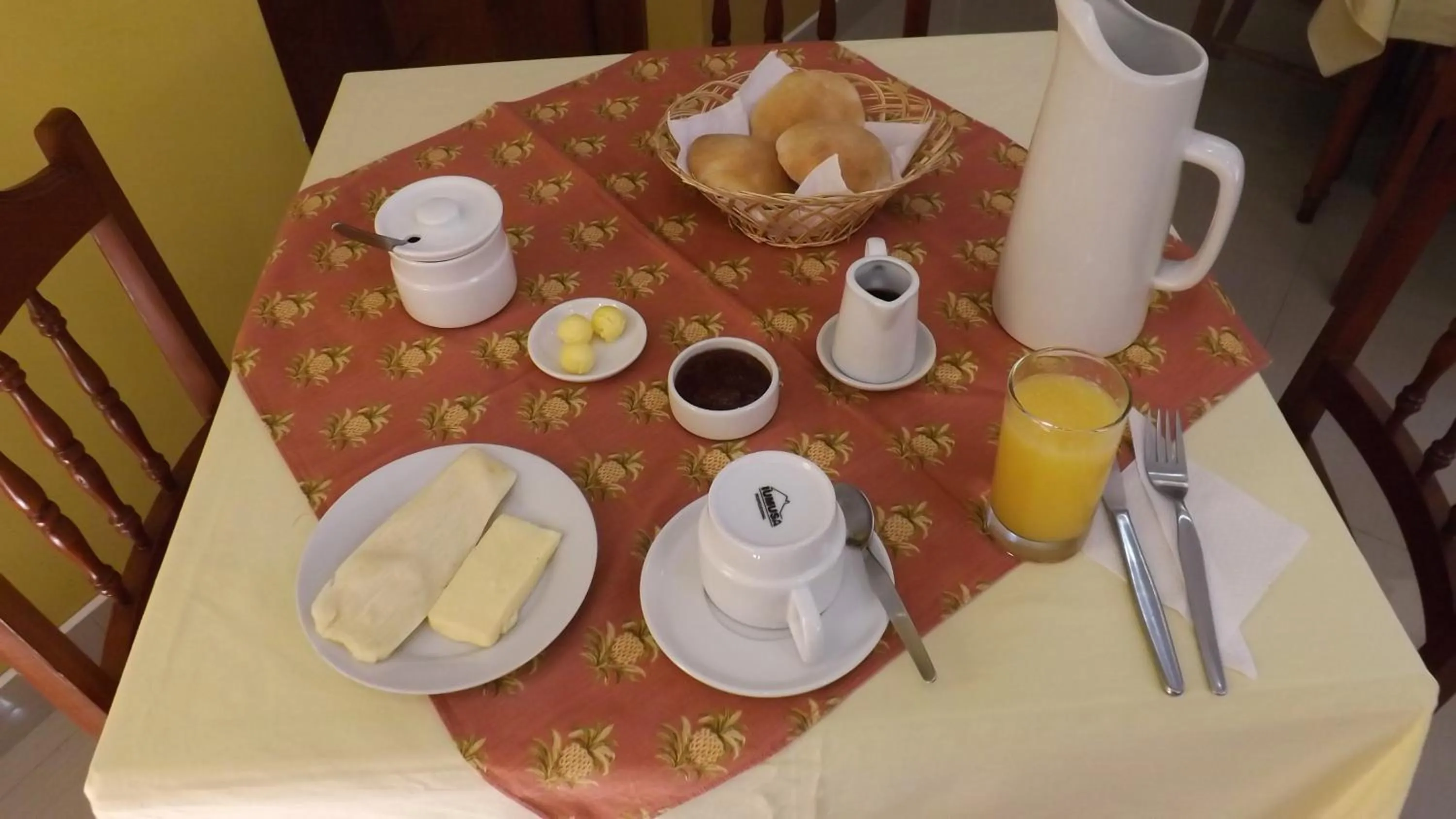 Breakfast in El Cumbe Inn