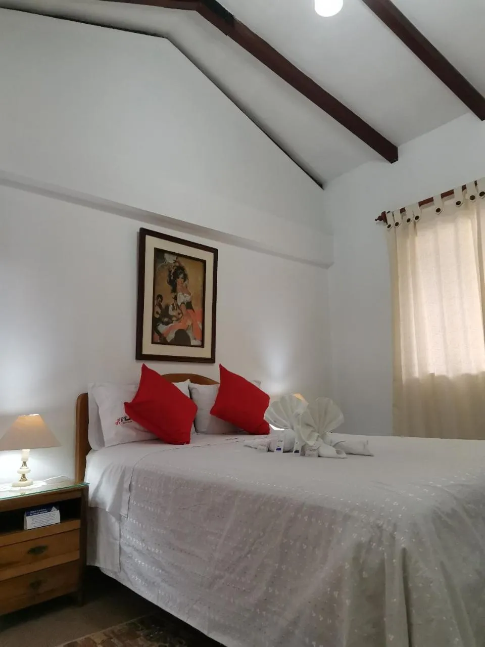 Photo of the whole room, Bed in El Cumbe Inn