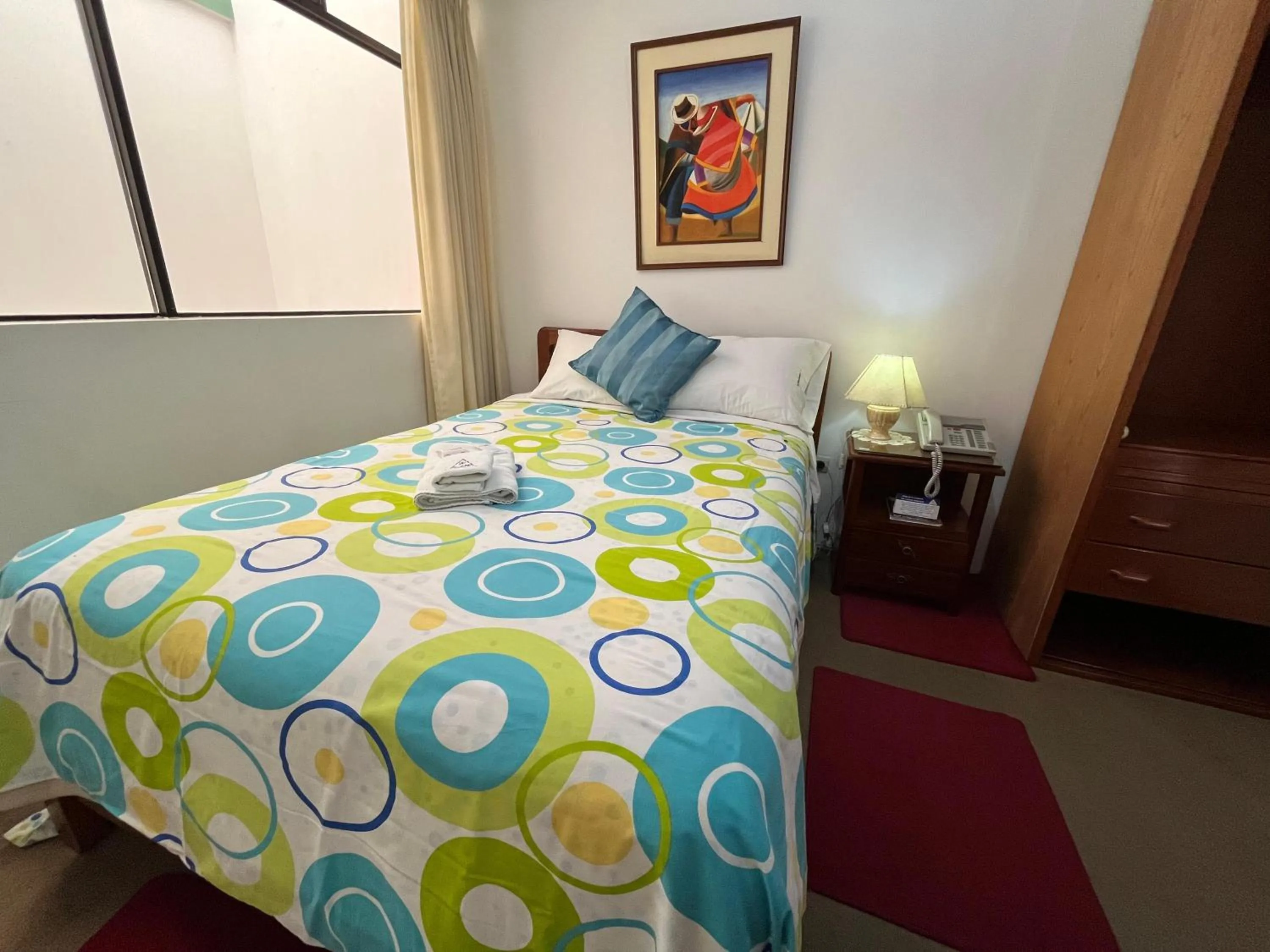 Photo of the whole room, Bed in El Cumbe Inn