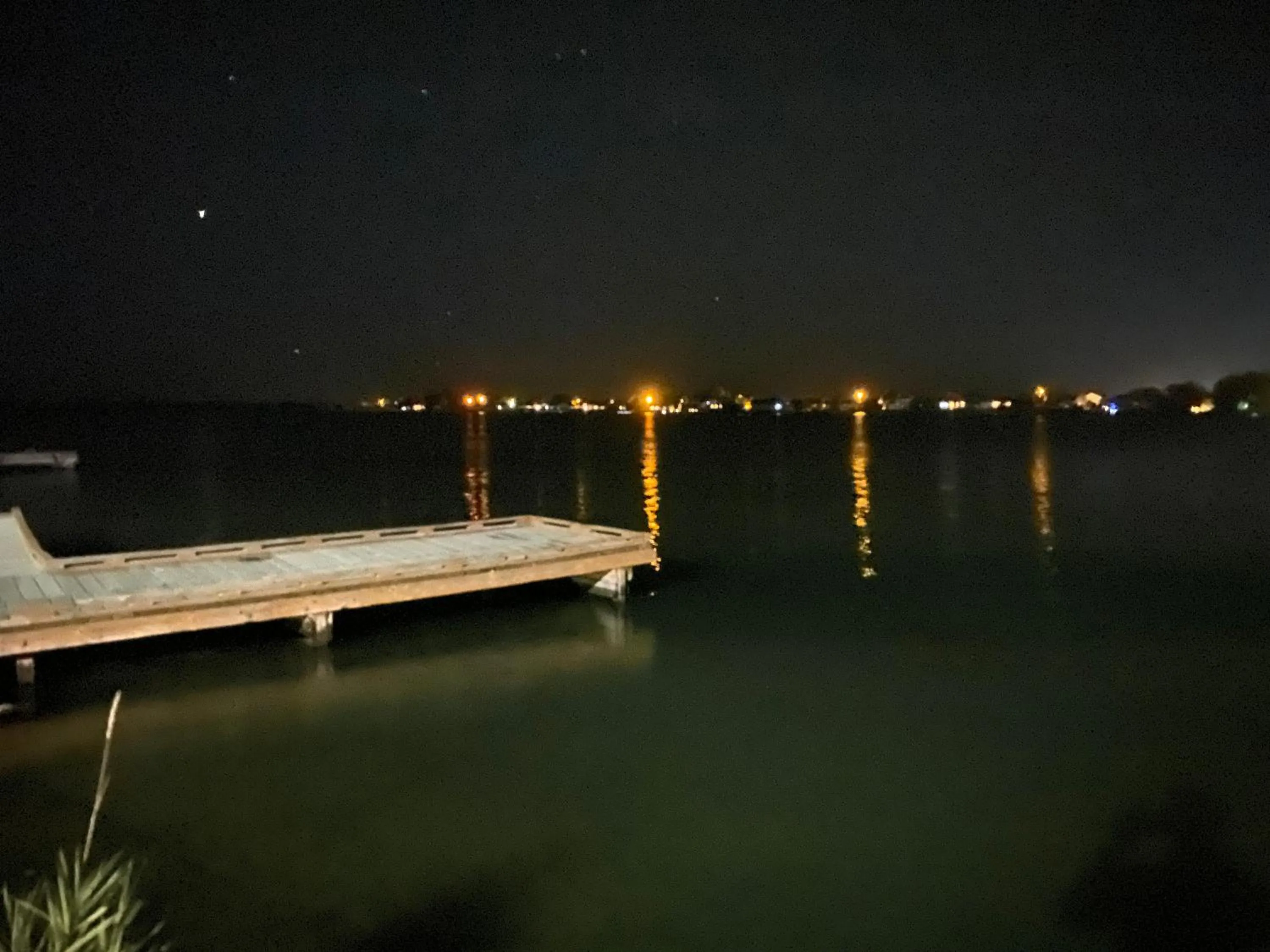 Lakeshore Inn Water Front