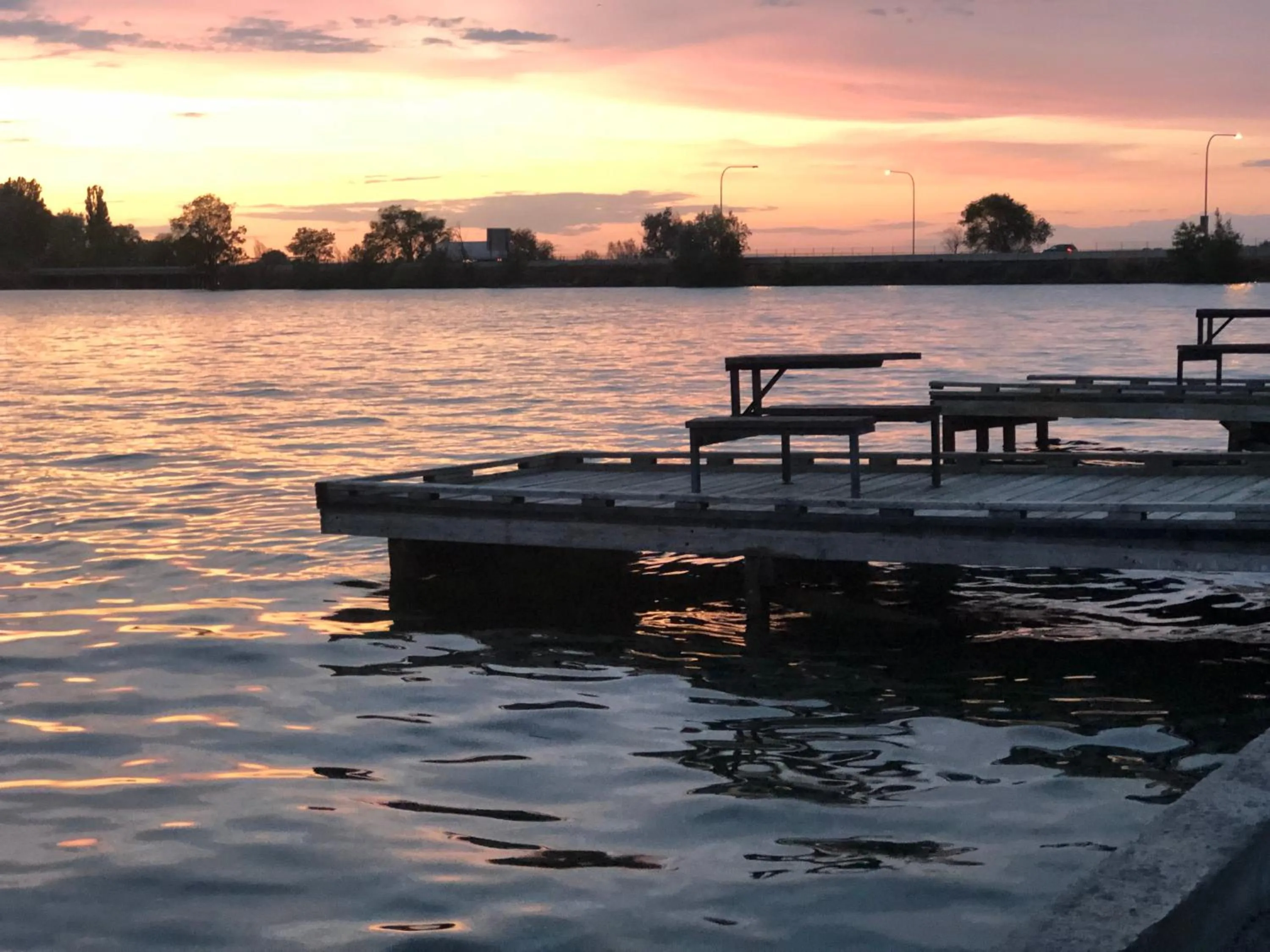 Lakeshore Inn Water Front