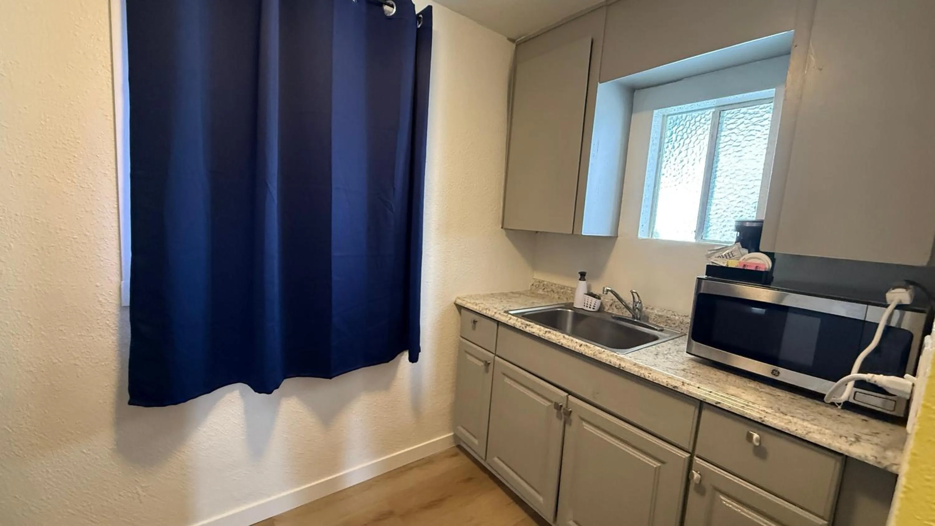 Lakeshore Inn Water Front