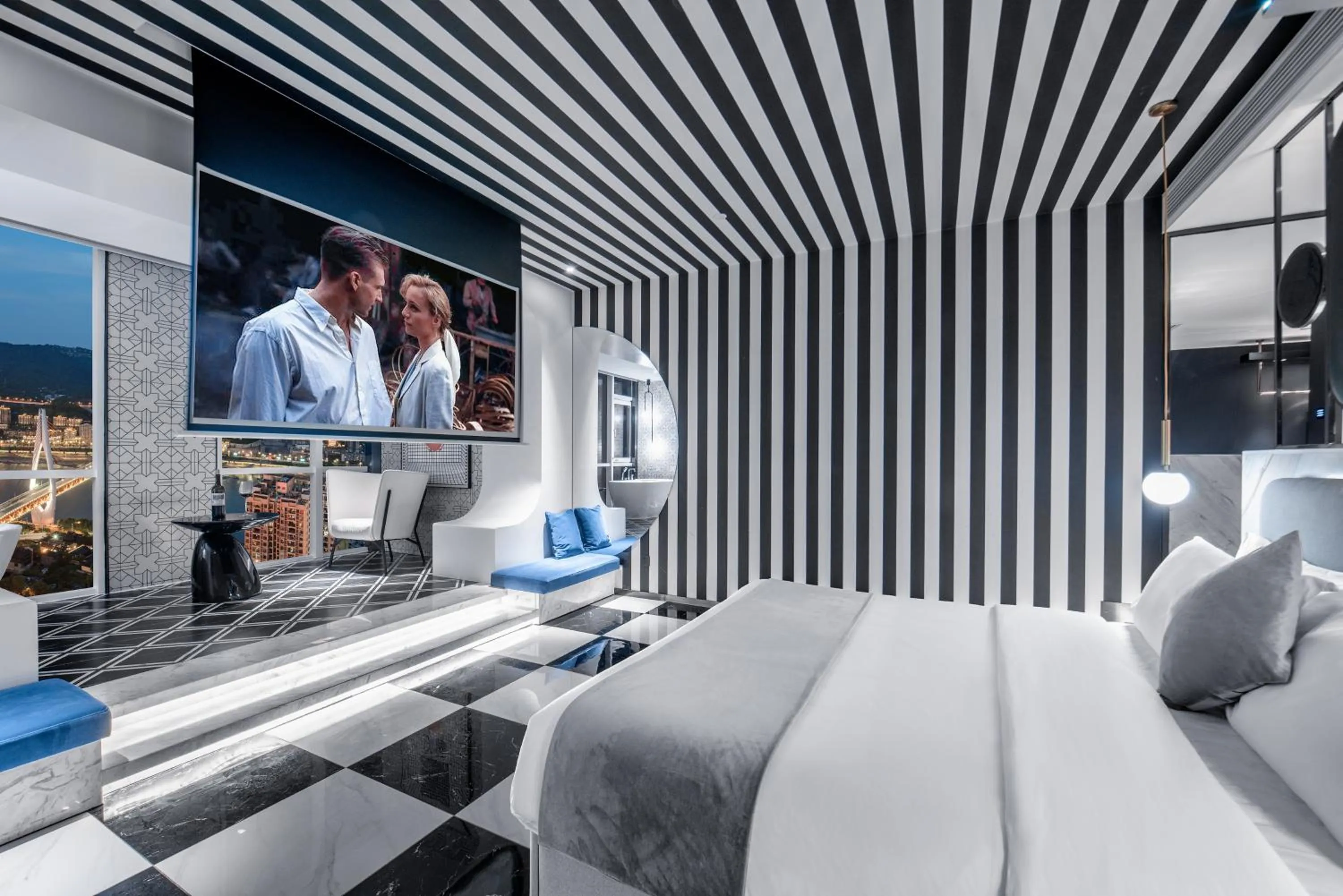 TV and multimedia, Bed in ReVia Skyline River View Hotel Chongging