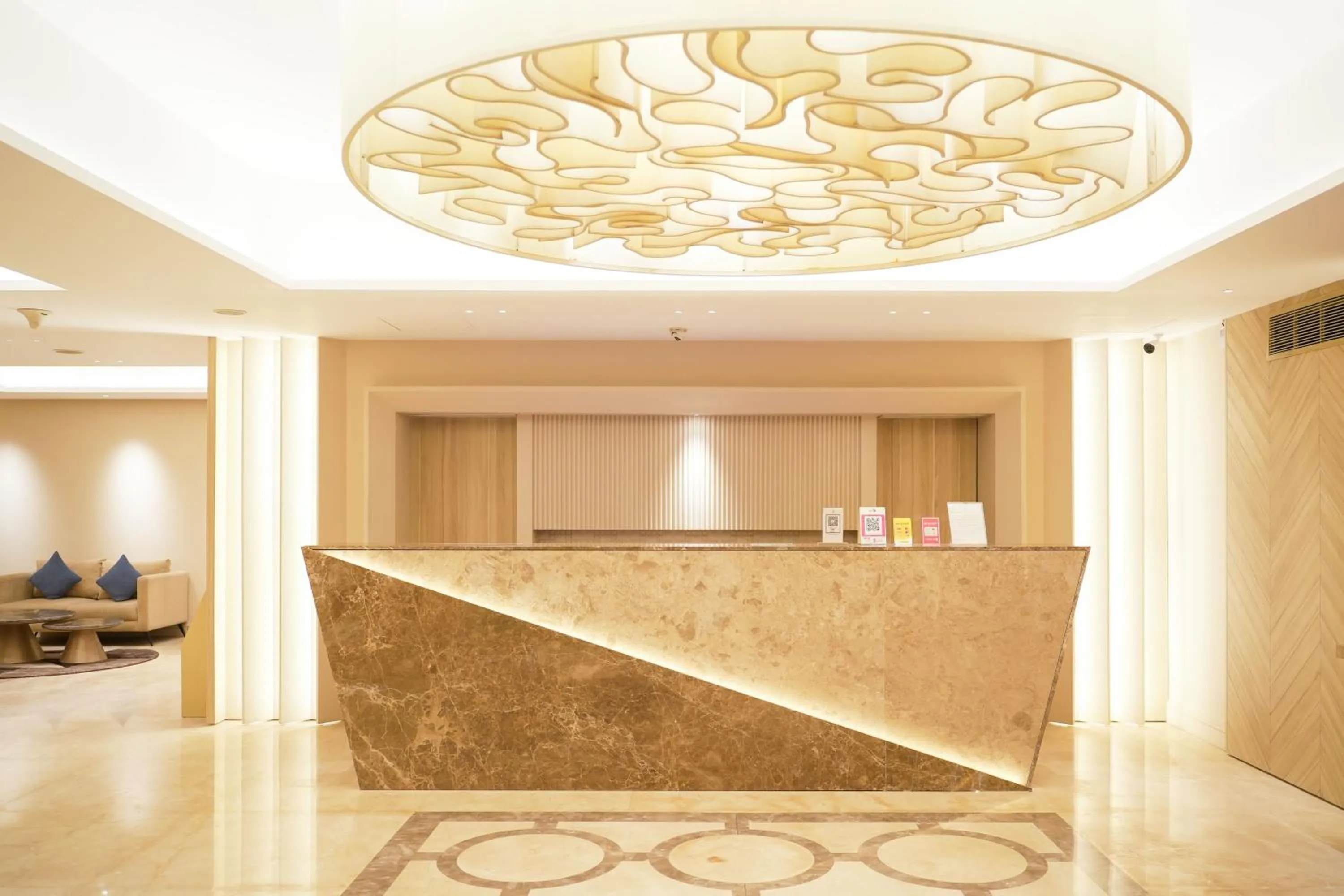 Lobby or reception in Royal Park Residence Hotel