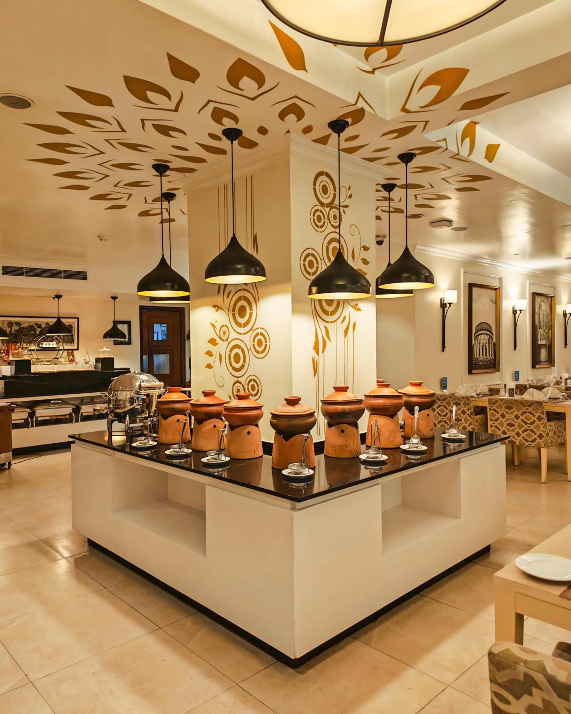 Restaurant/places to eat in Royal Park Residence Hotel