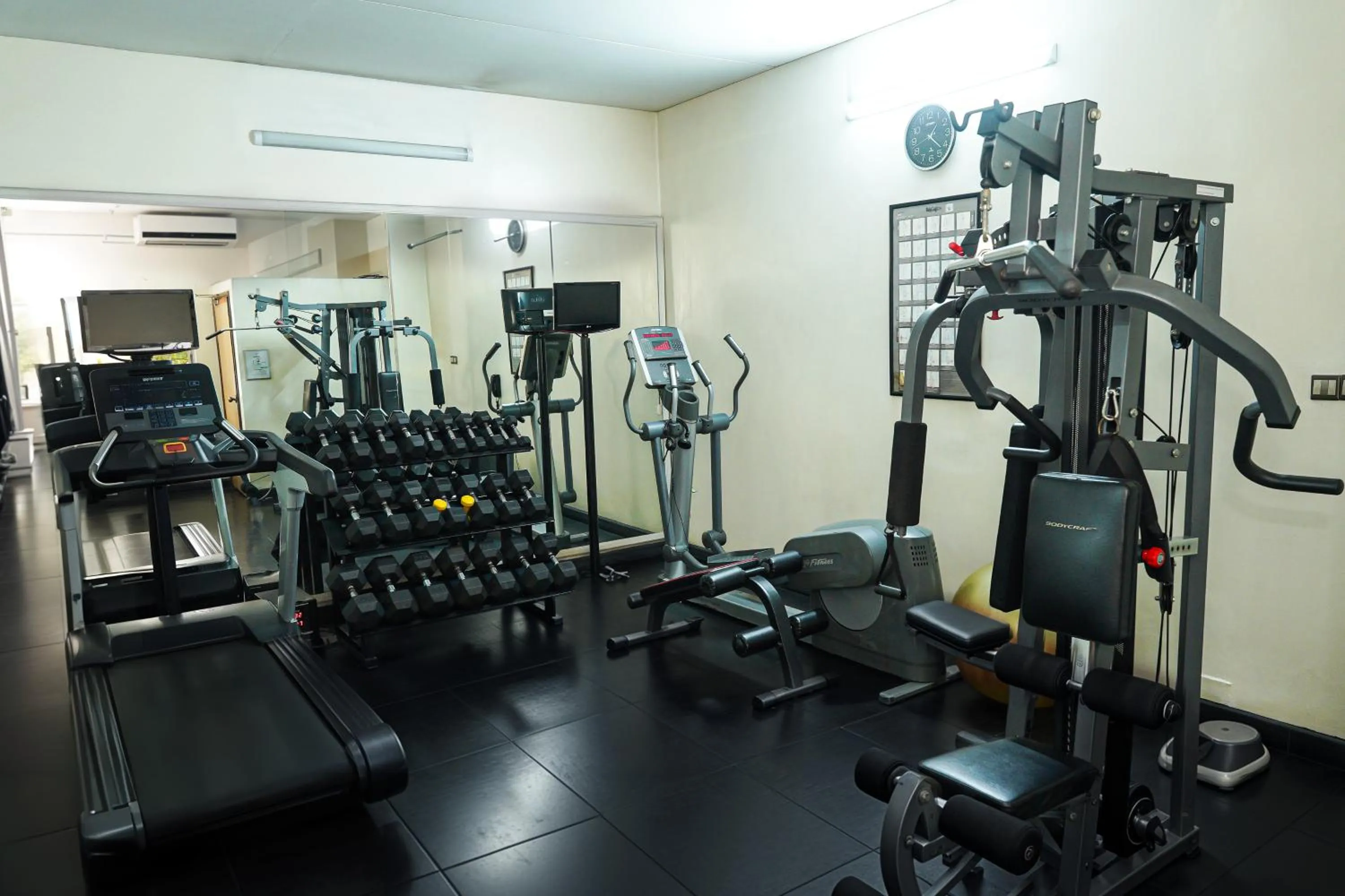 Fitness centre/facilities in Royal Park Residence Hotel
