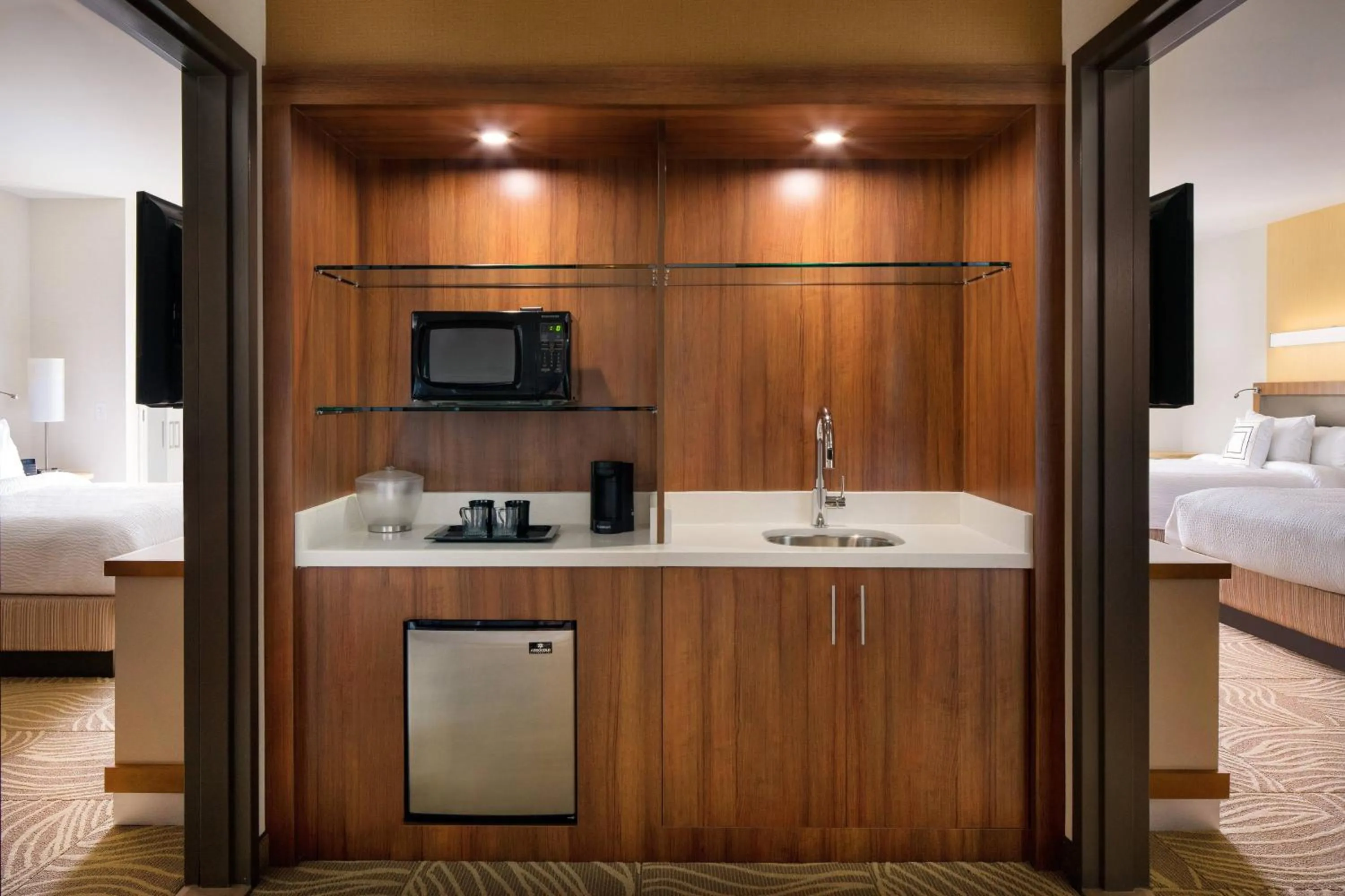 Photo of the whole room, Bed in SpringHill Suites by Marriott Los Angeles Burbank/Downtown