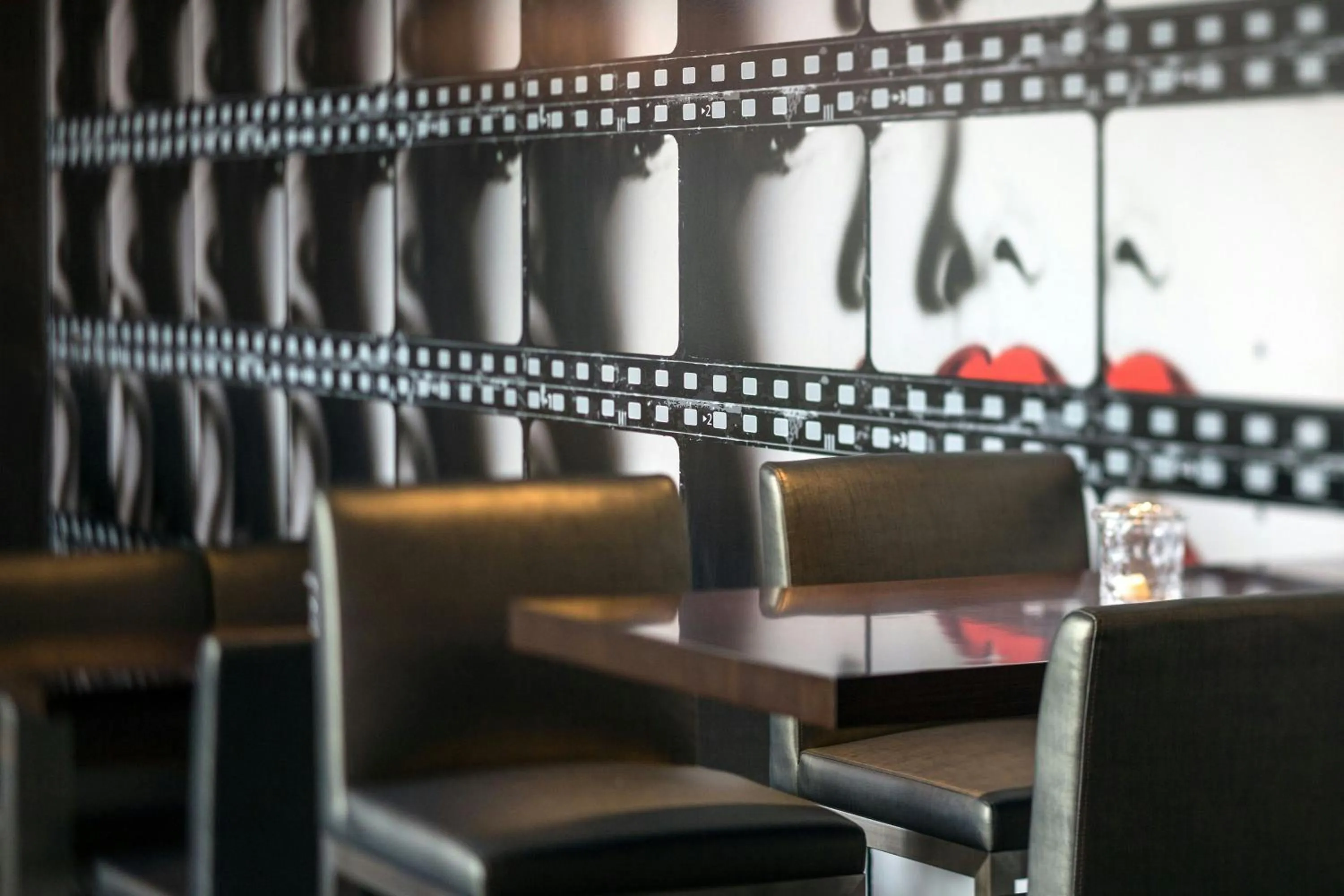 Lounge or bar in SpringHill Suites by Marriott Los Angeles Burbank/Downtown