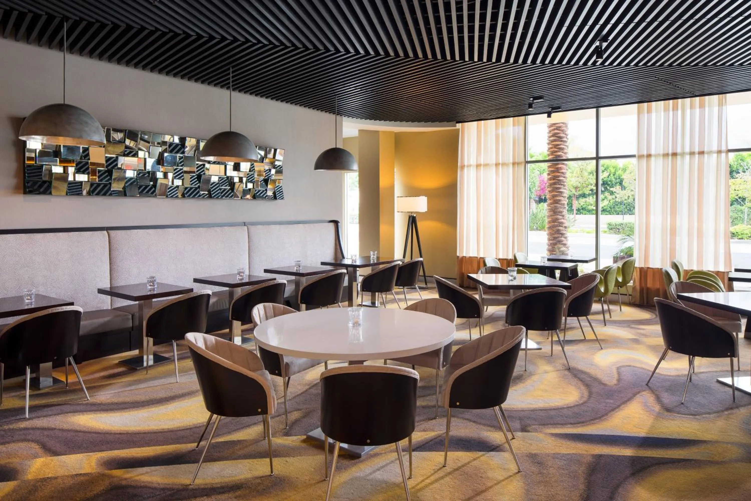 Breakfast in SpringHill Suites by Marriott Los Angeles Burbank/Downtown