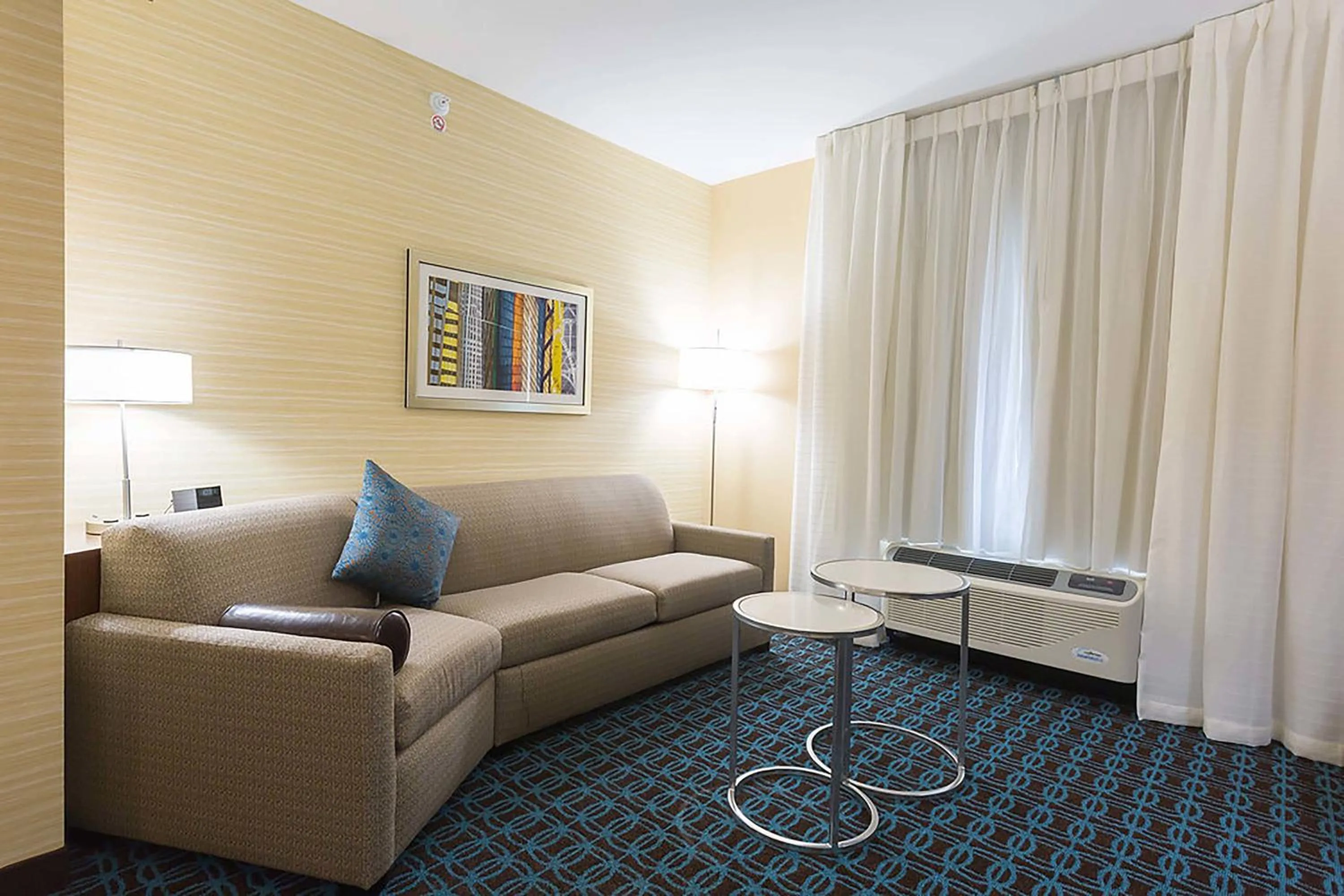 Living room in Fairfield Inn & Suites by Marriott Jamestown