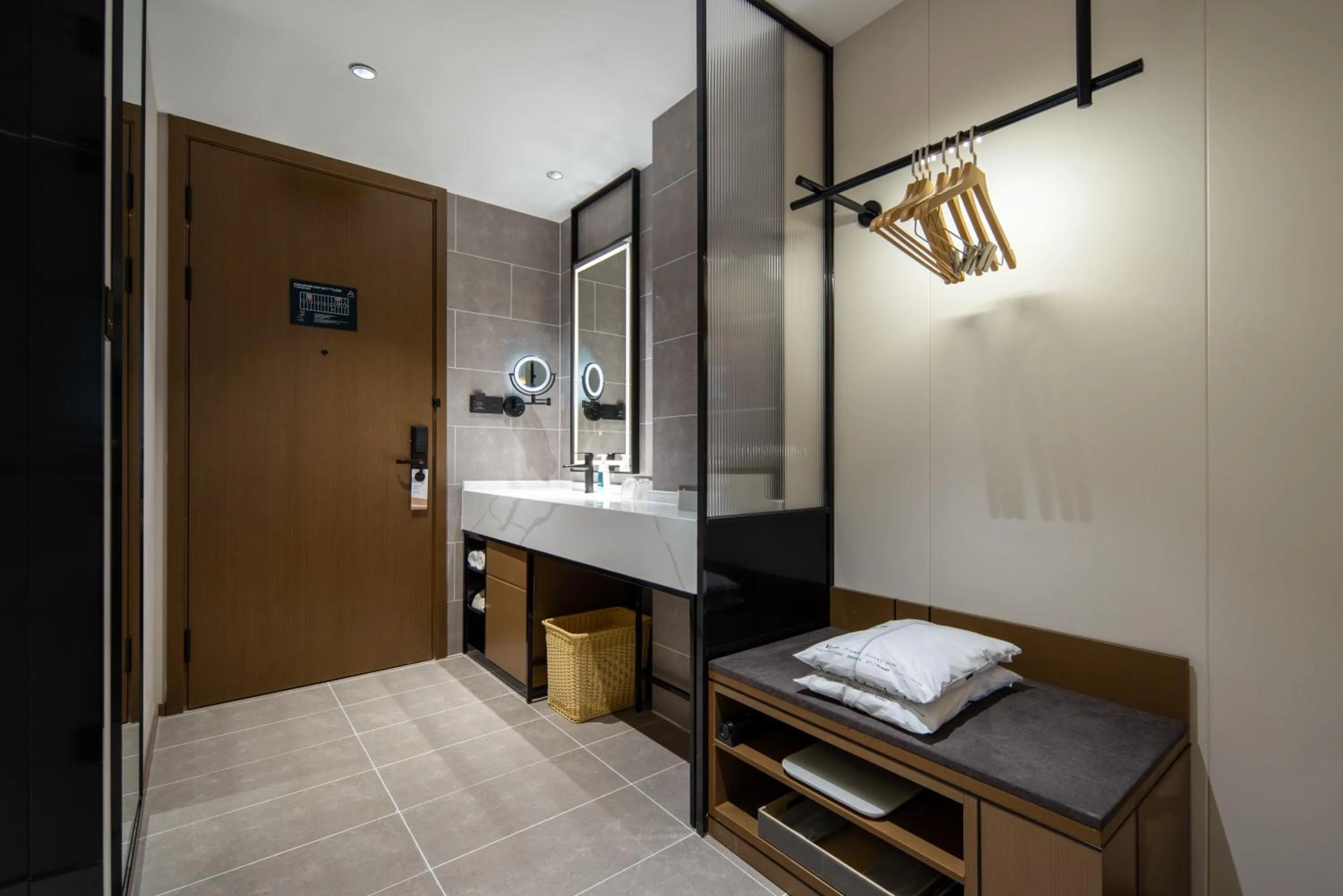 Photo of the whole room in Atour Hotel Qingdao Chengyang Chunyang Road