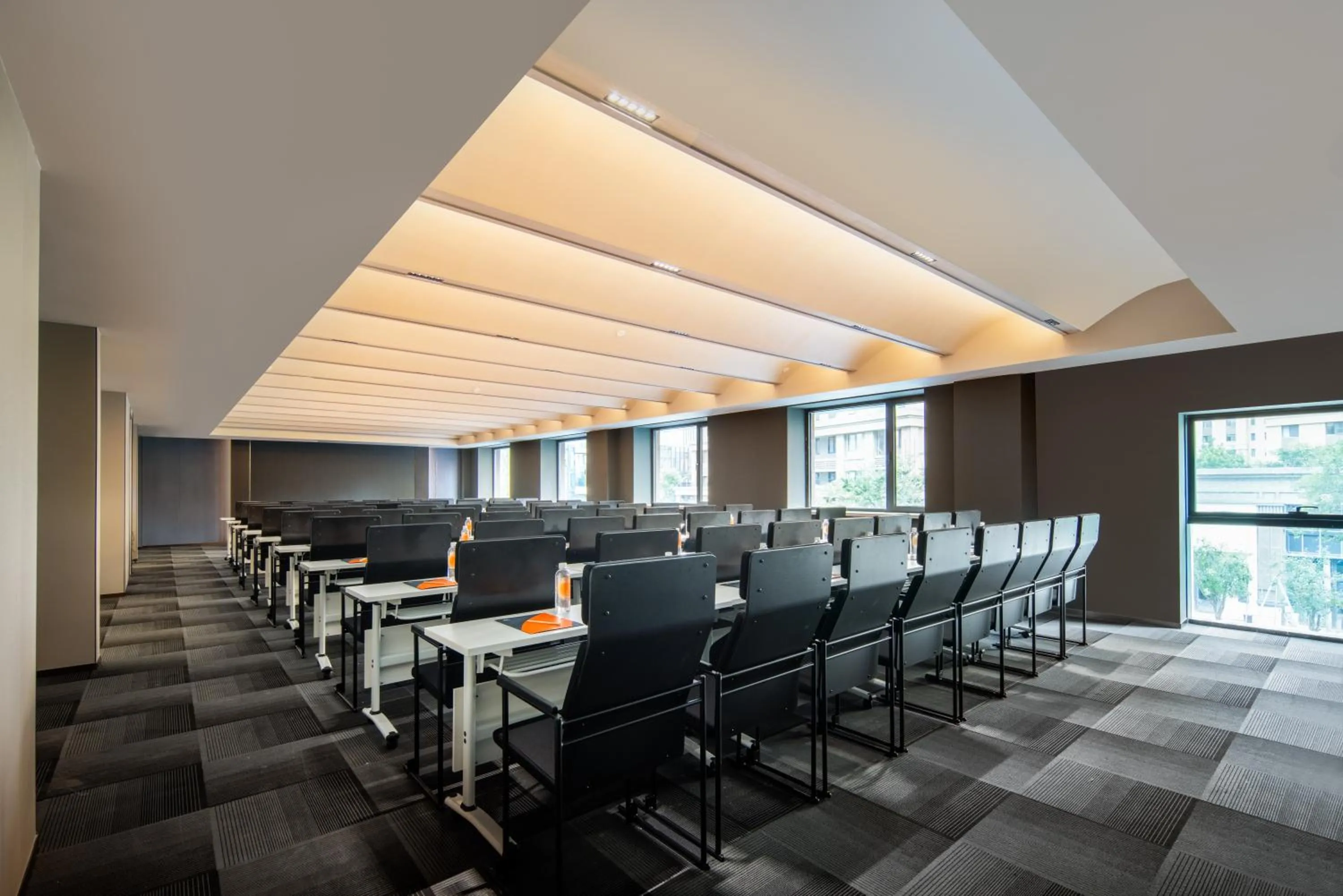Meeting/conference room in Atour Hotel Qingdao Chengyang Chunyang Road