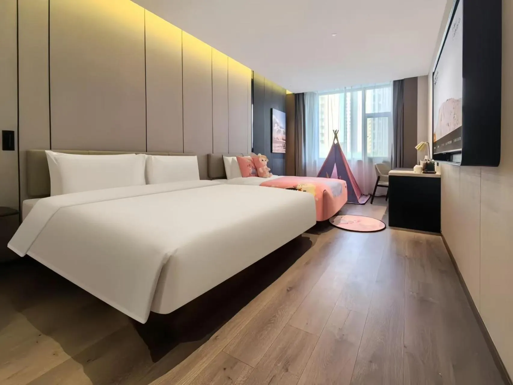 Communal lounge/ TV room, Bed in Atour Hotel Qingdao Chengyang Chunyang Road