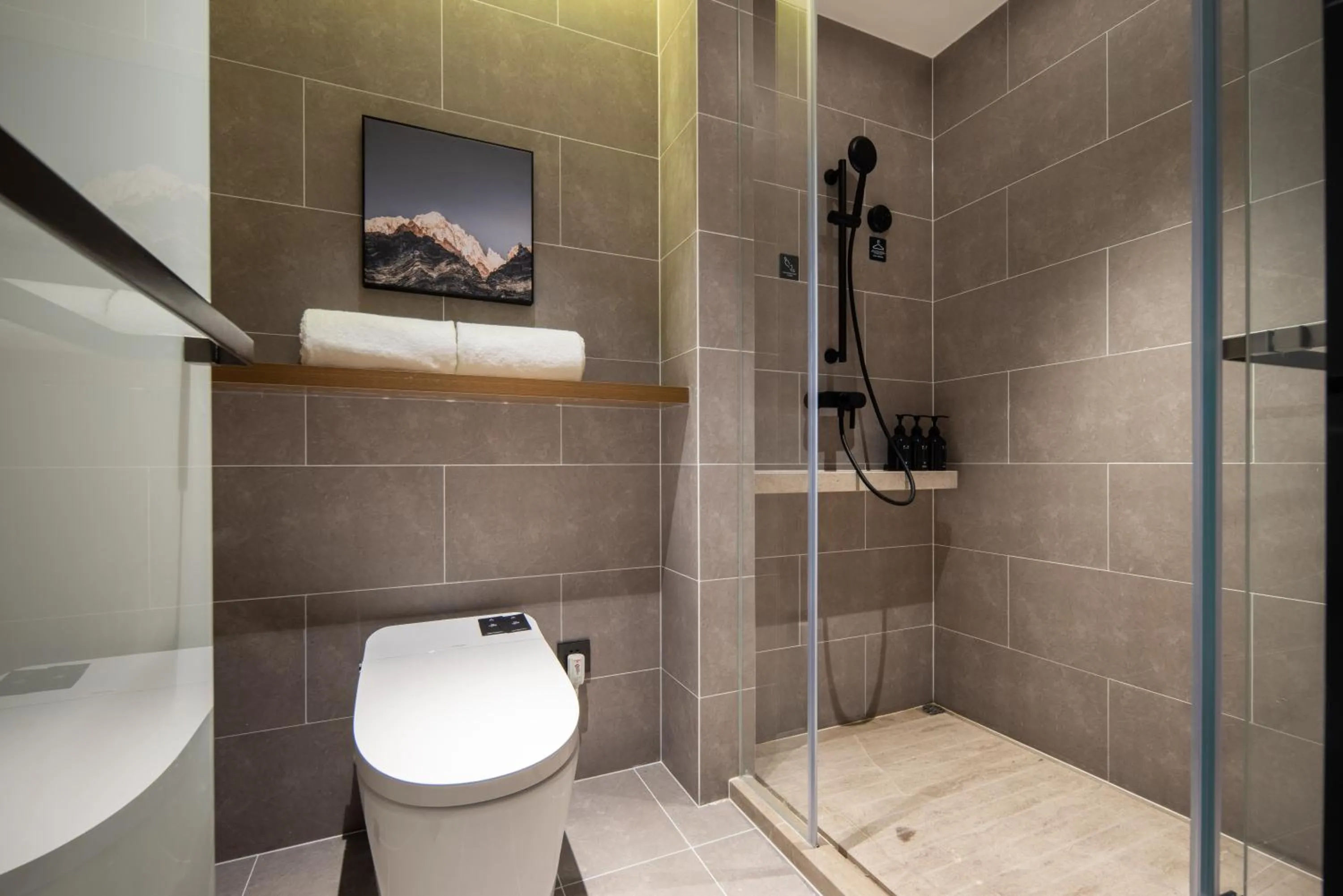 Shower in Atour Hotel Qingdao Chengyang Chunyang Road