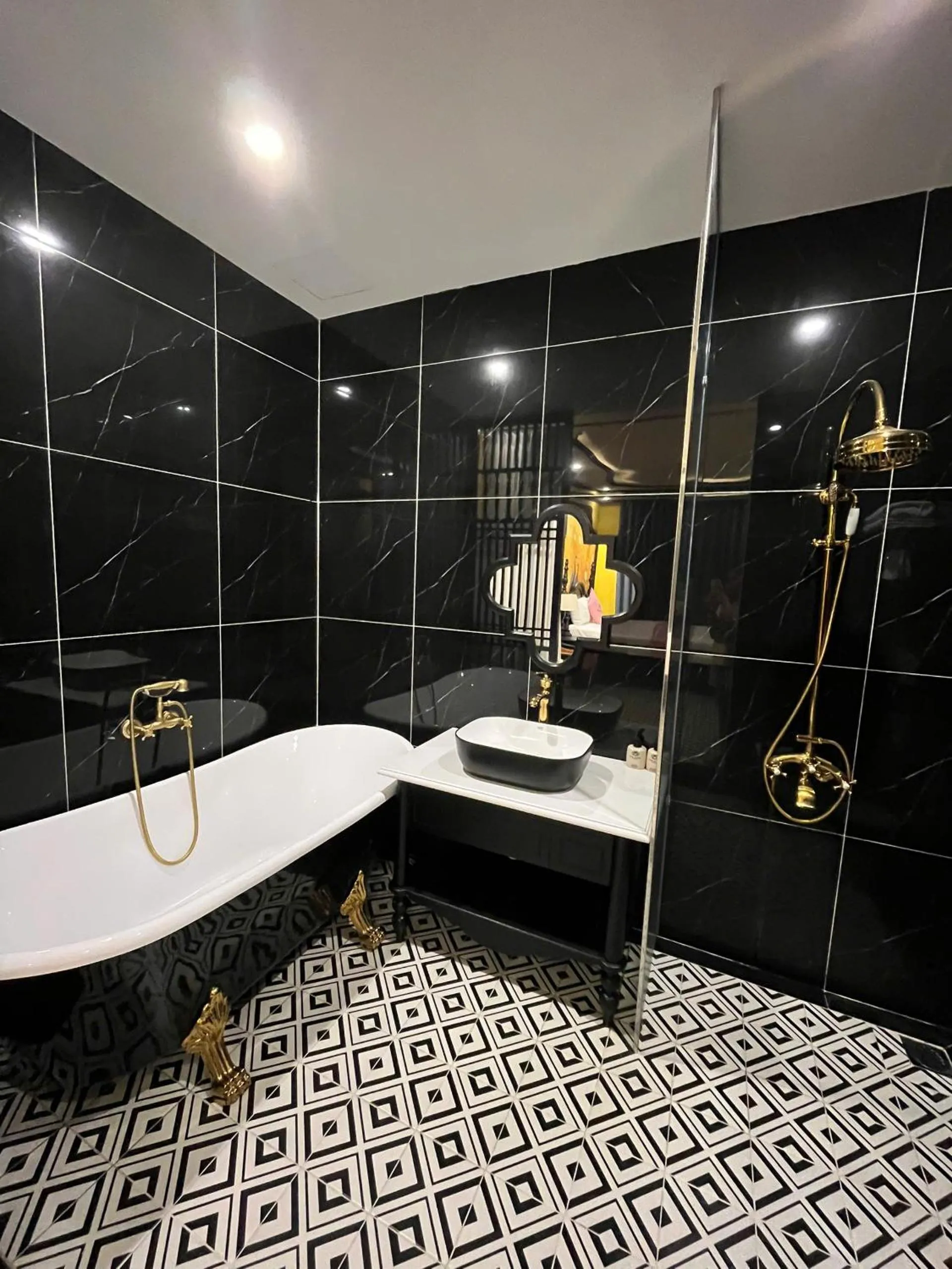 Shower in New Pearl Hotel HCM