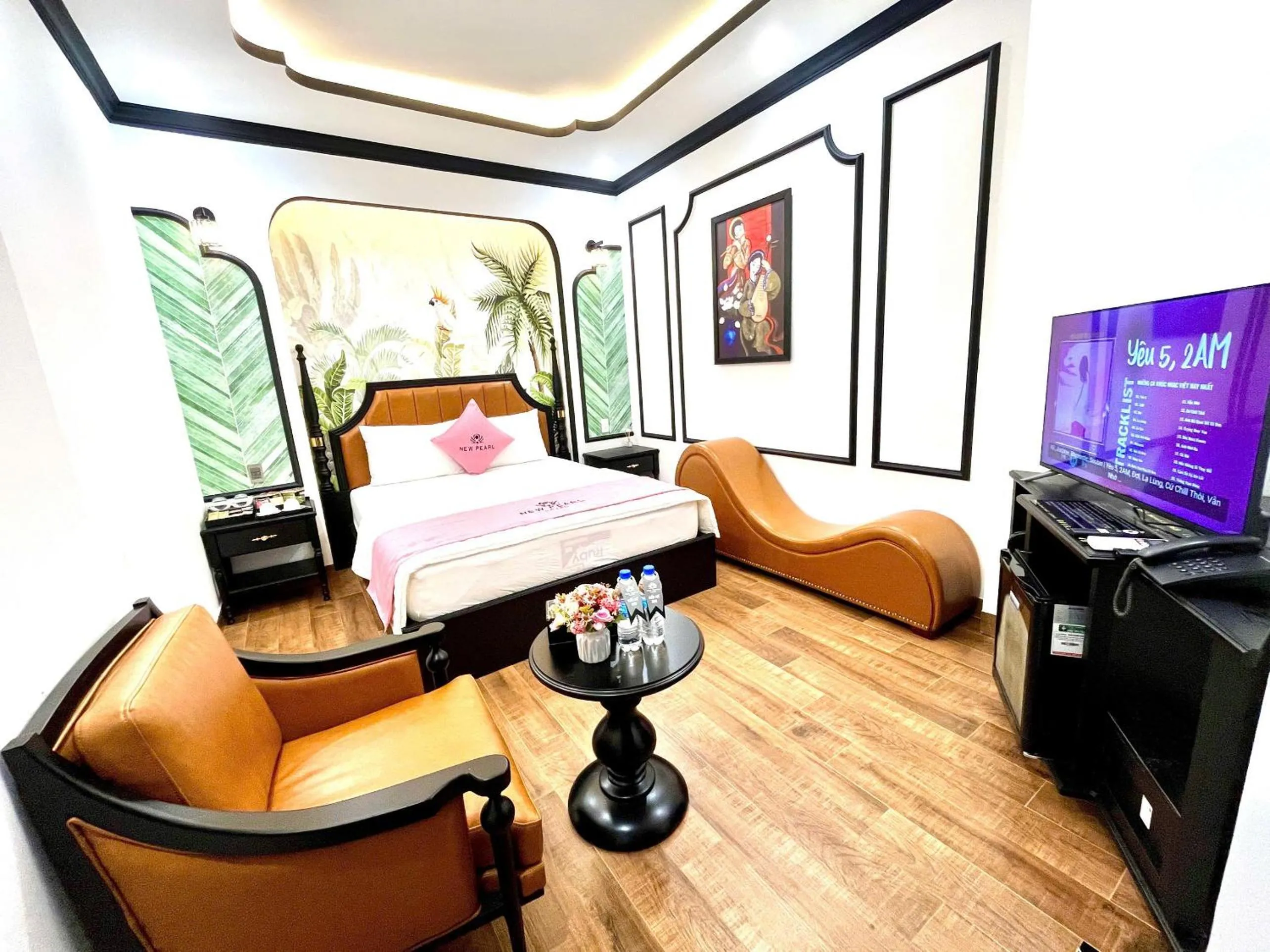 Kitchen or kitchenette, Bed in New Pearl Hotel HCM