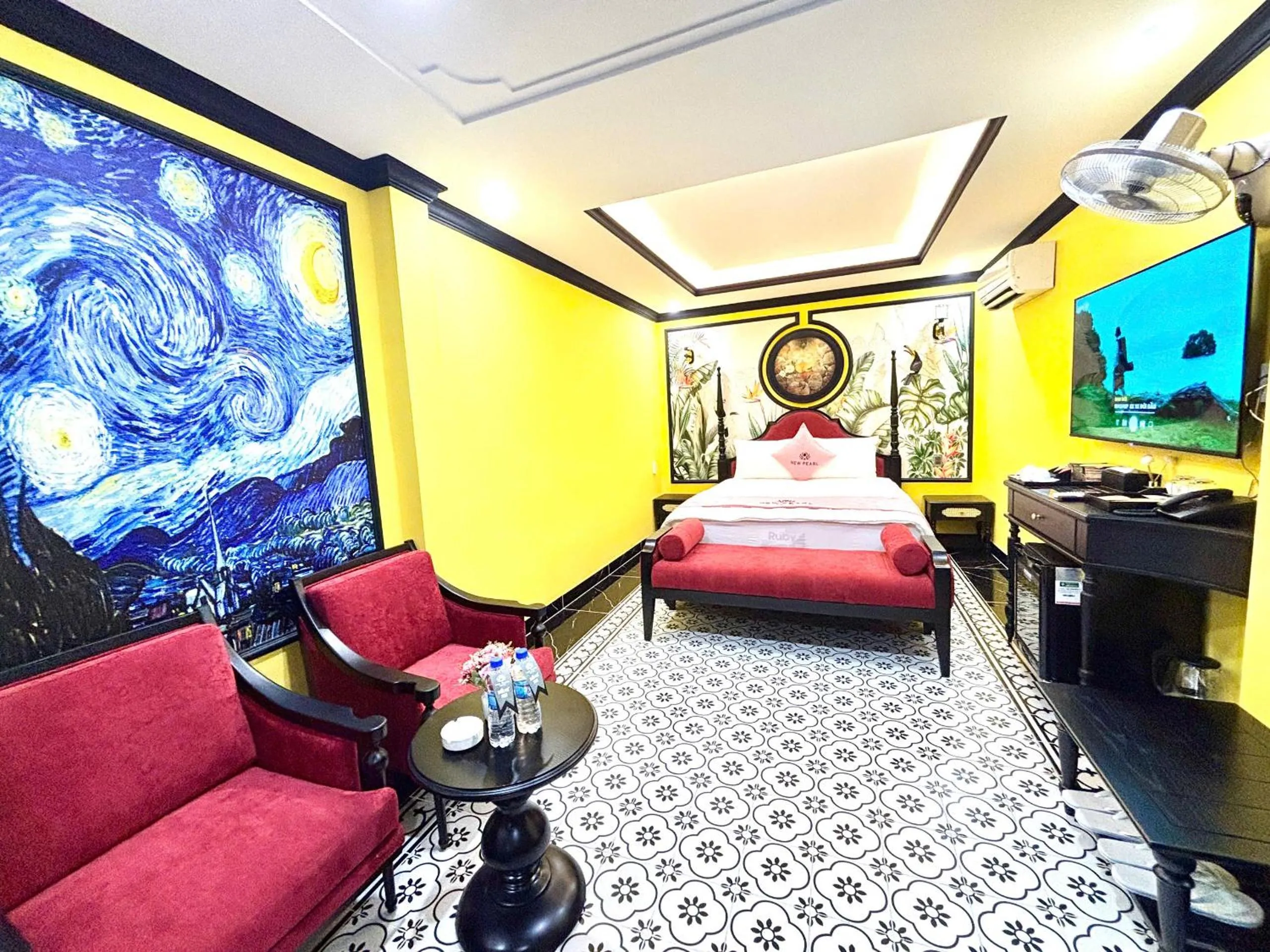Communal lounge/ TV room, Bed in New Pearl Hotel HCM