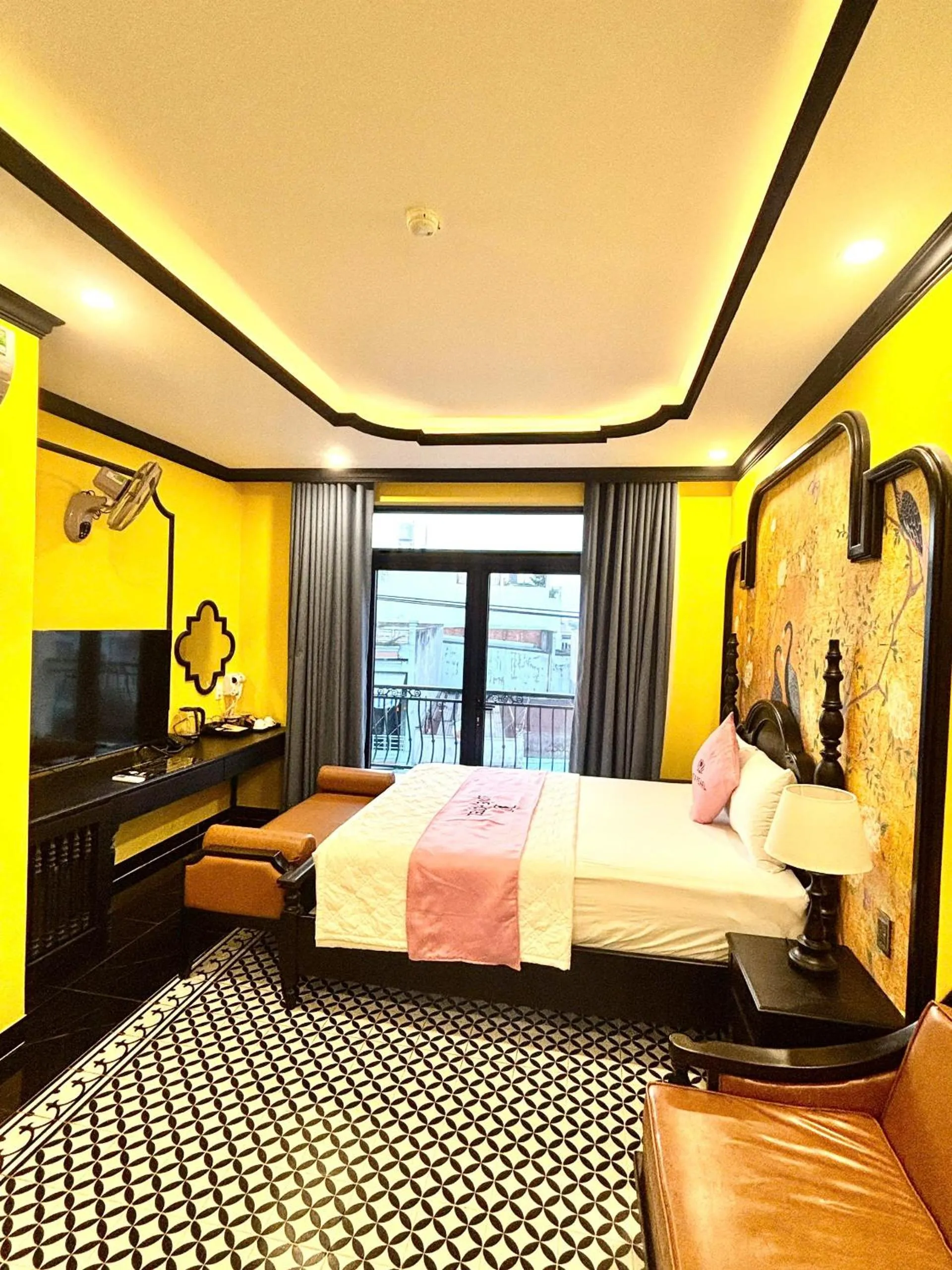 Communal lounge/ TV room, Bed in New Pearl Hotel HCM