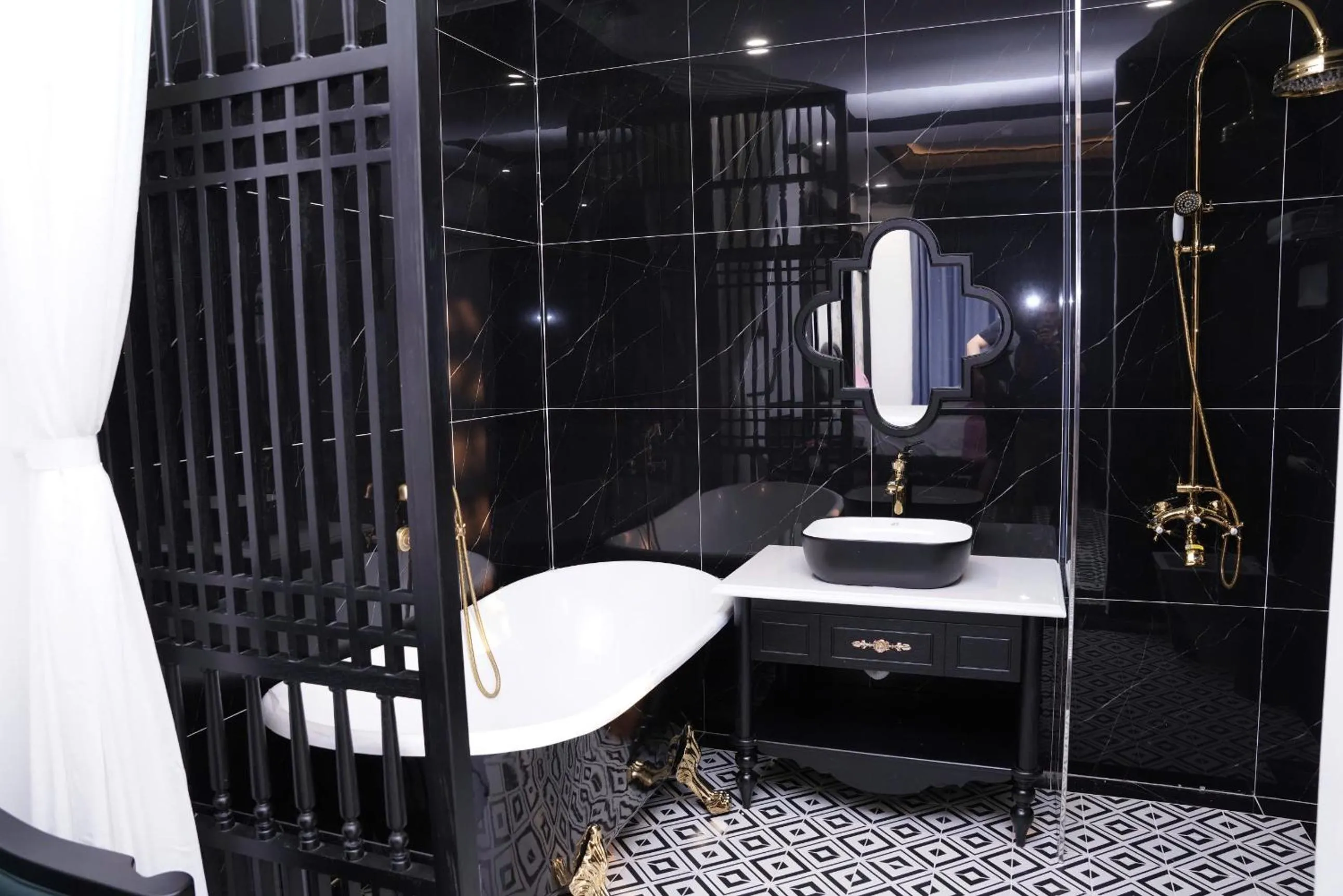 Shower in New Pearl Hotel HCM