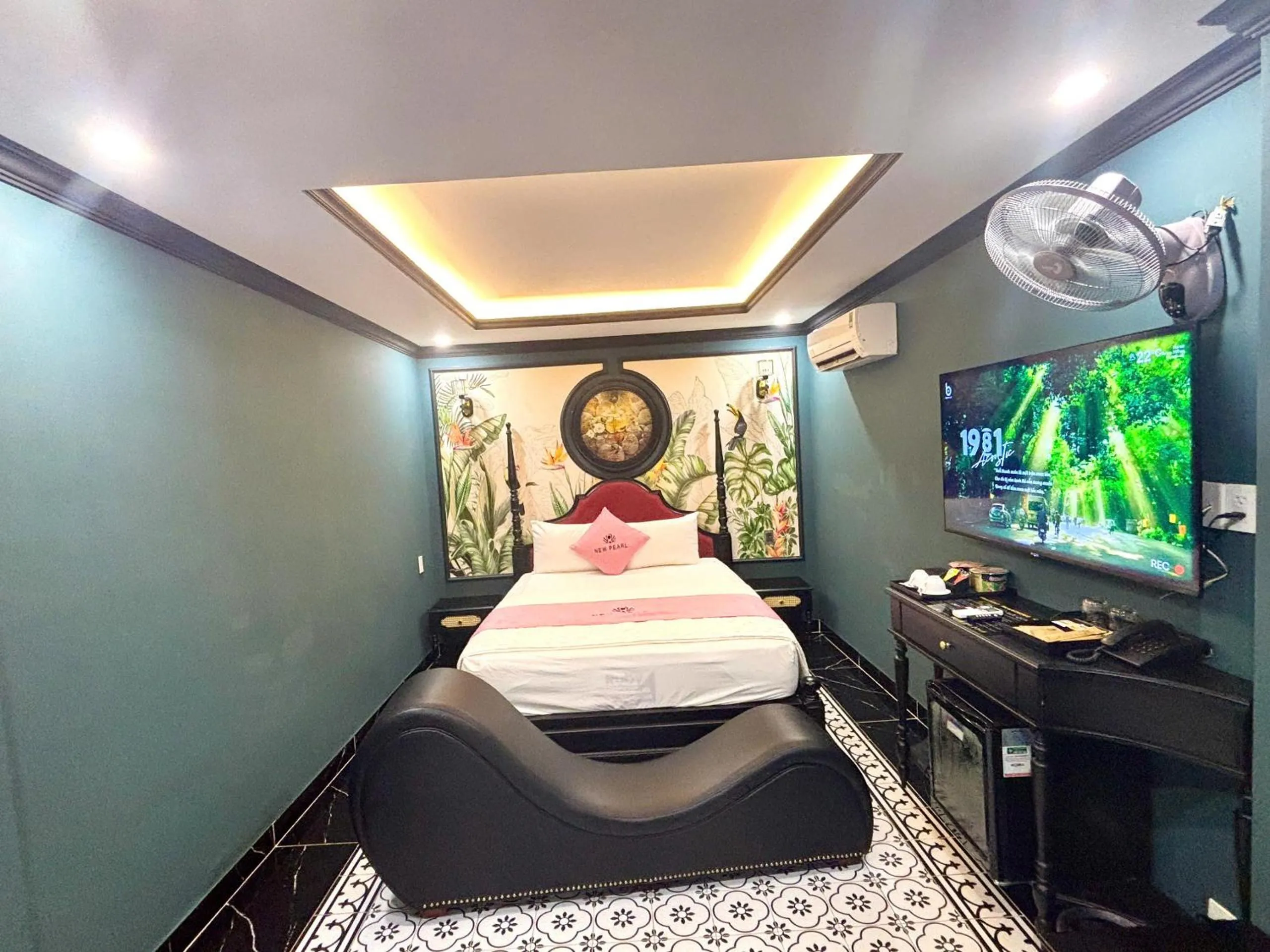 Bed in New Pearl Hotel HCM