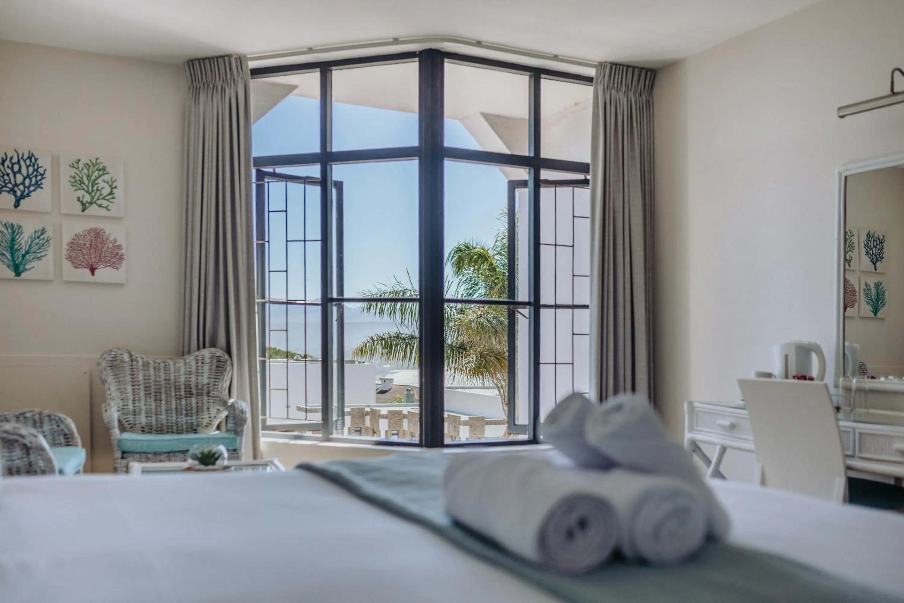 View (from property/room), Bed in Bayview Hotel