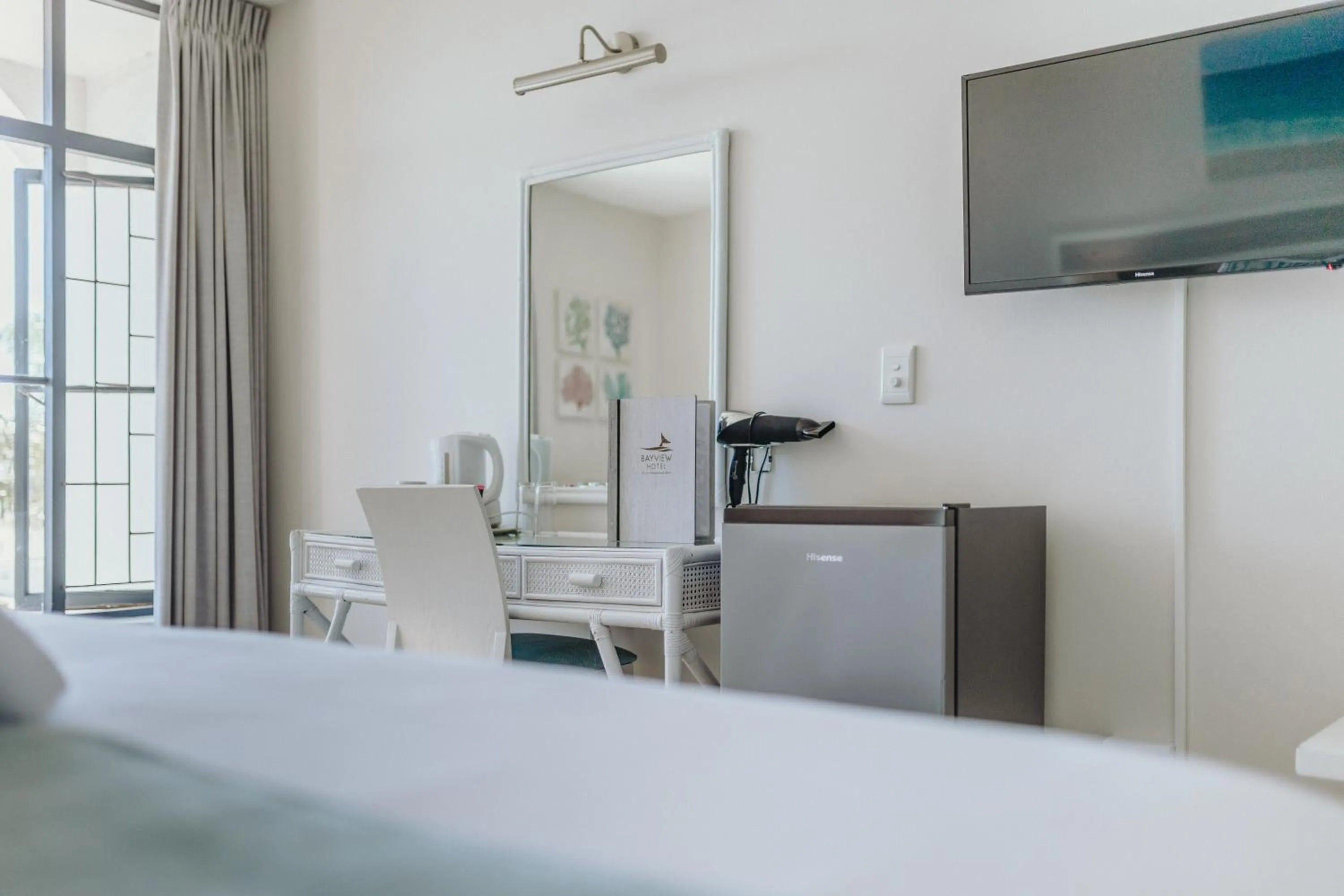 TV and multimedia, Bed in Bayview Hotel