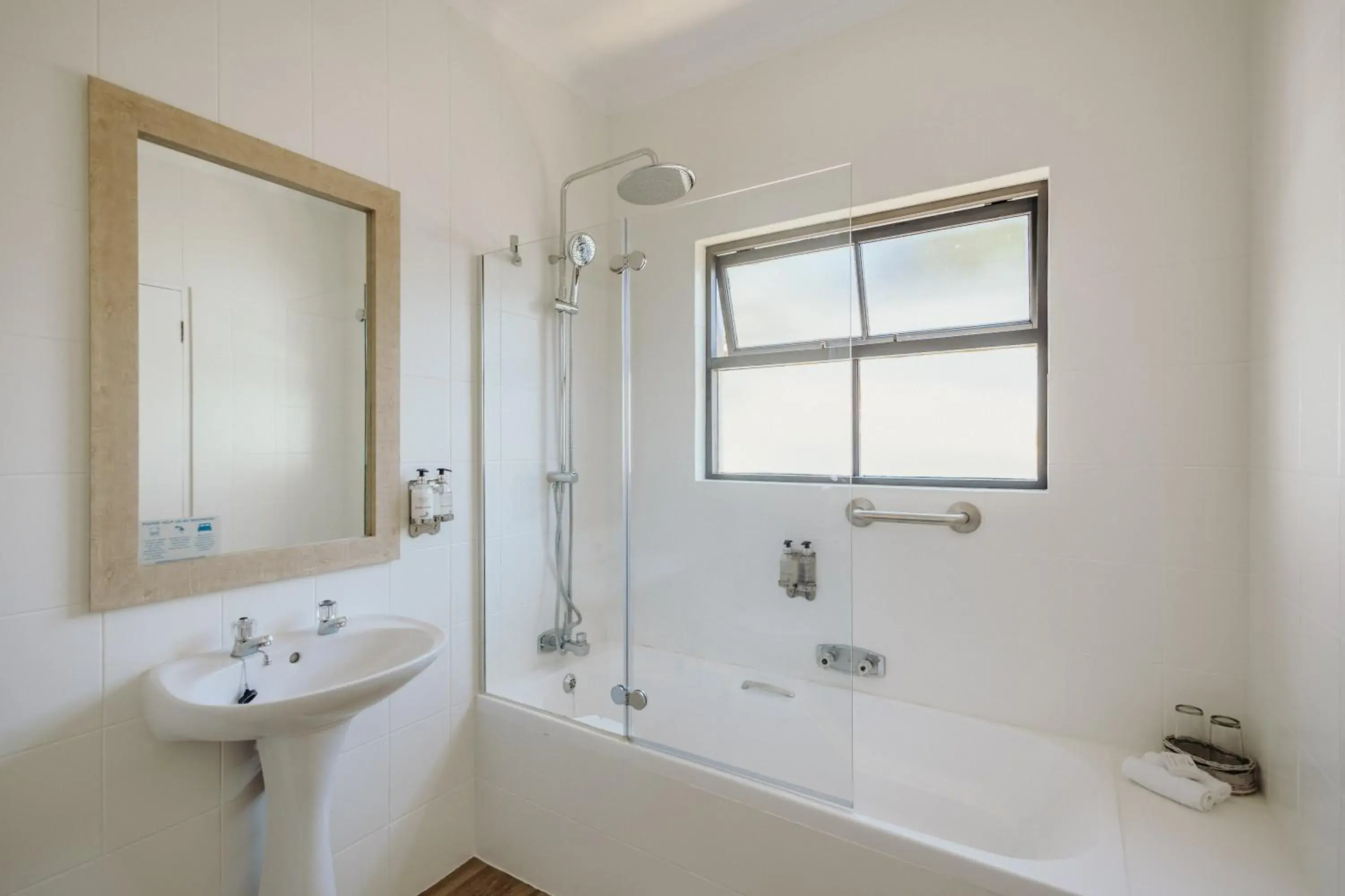 Shower in Bayview Hotel Shower in Bayview Hotel