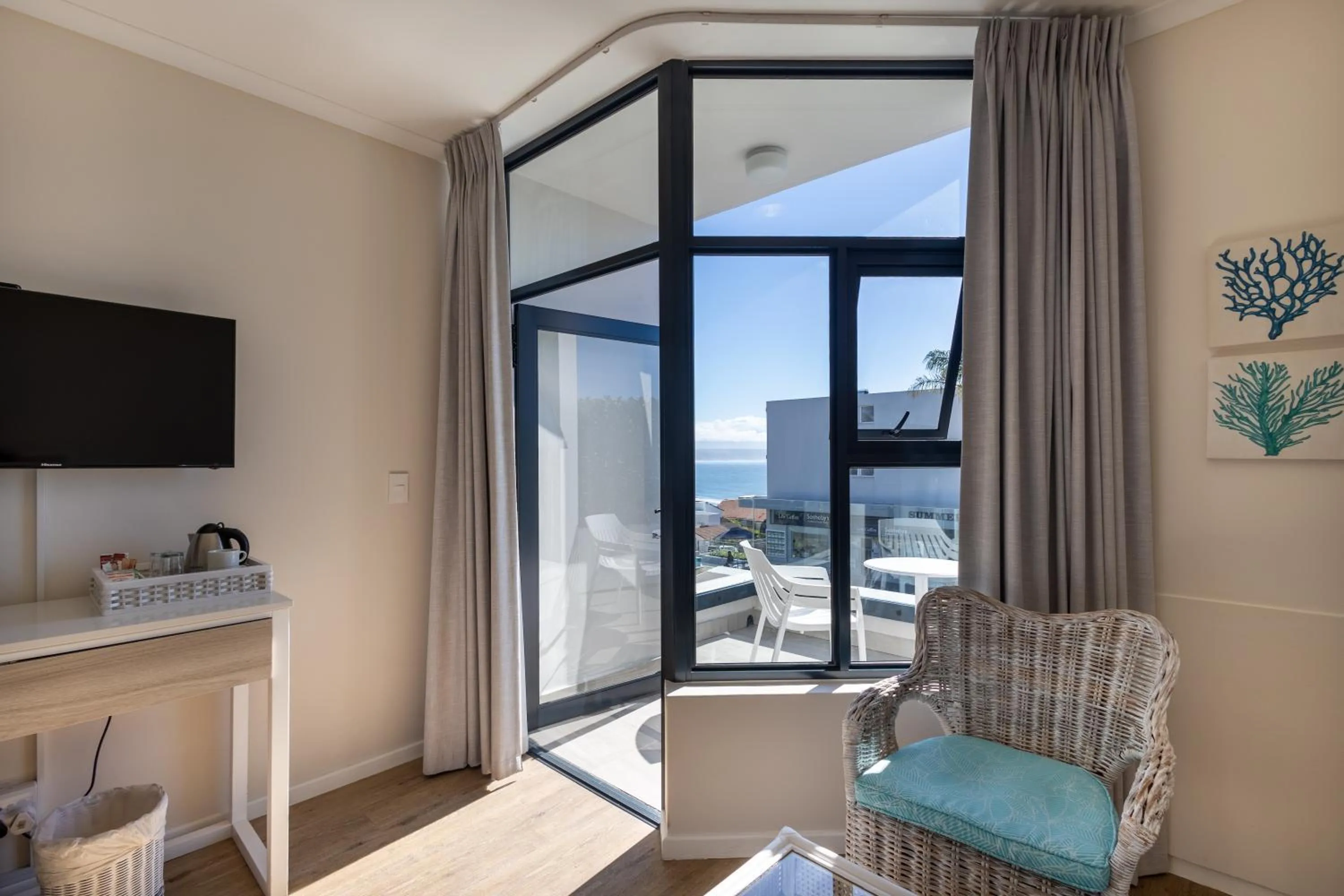 Bed in Bayview Hotel