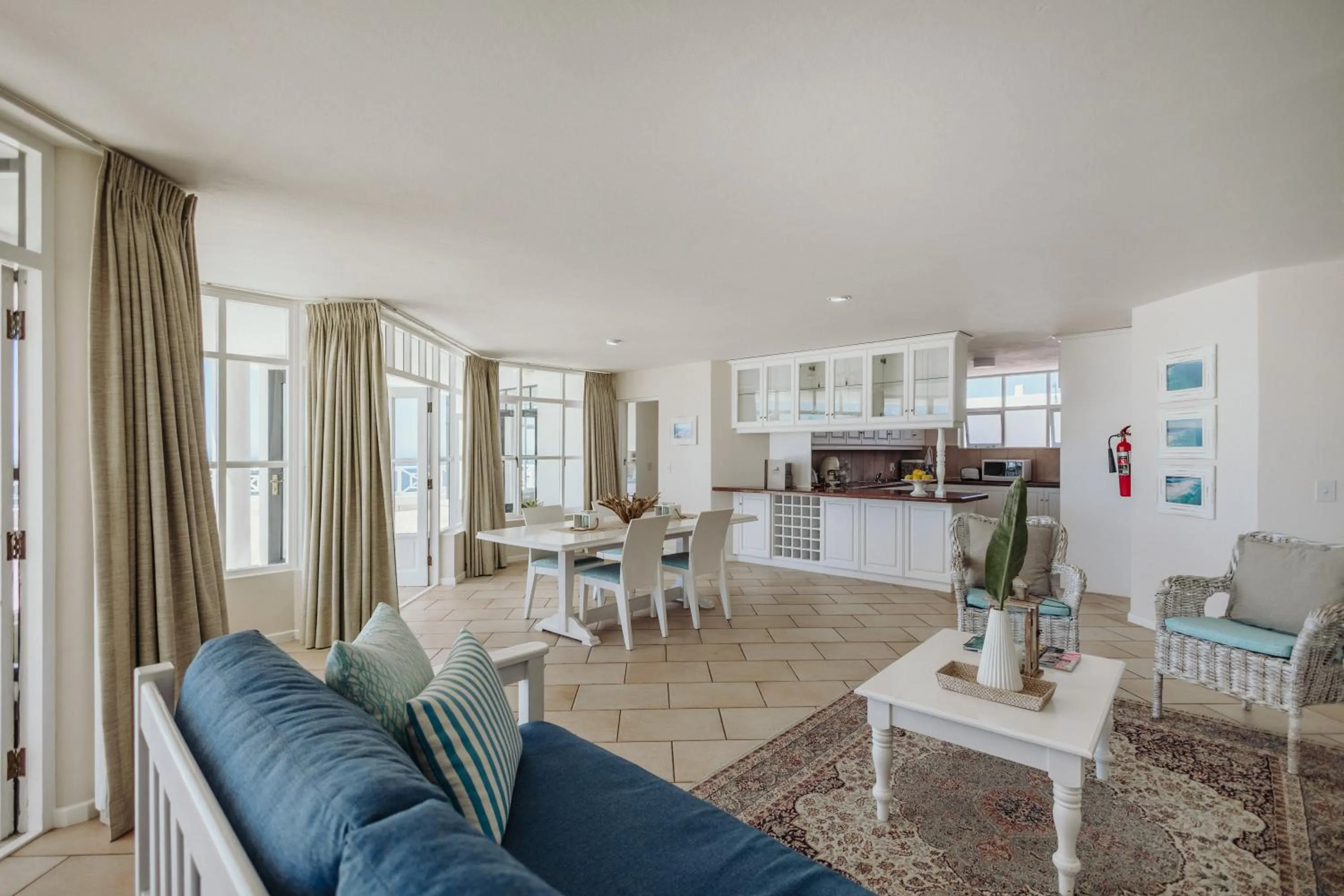 Living room in Bayview Hotel