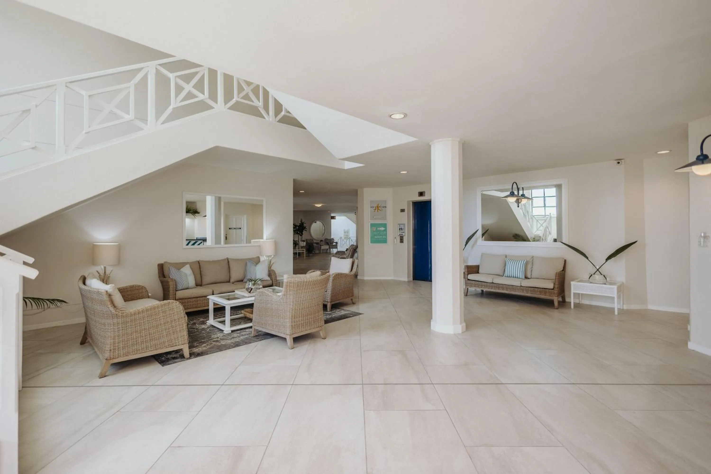 Lobby or reception in Bayview Hotel