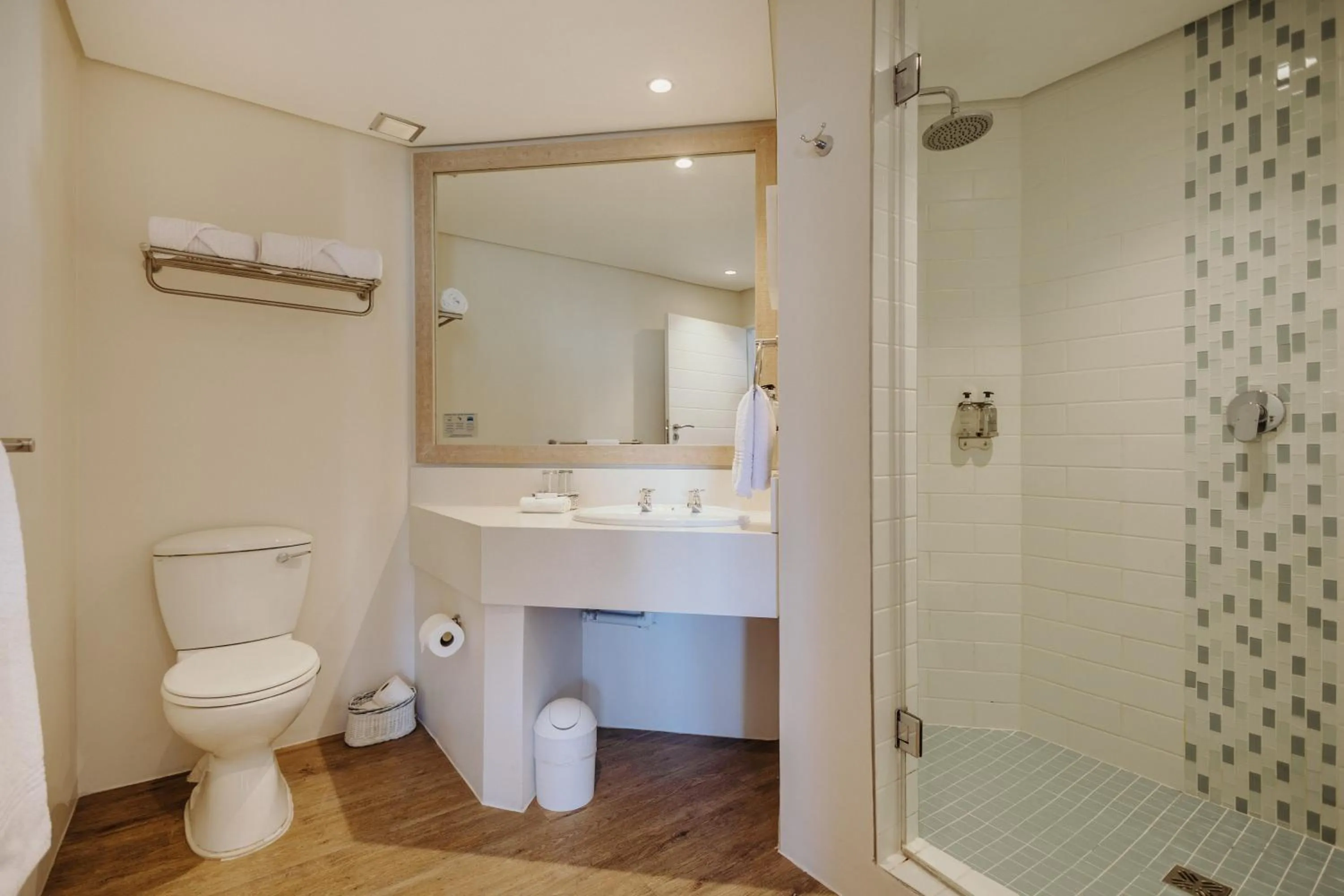 Shower in Bayview Hotel