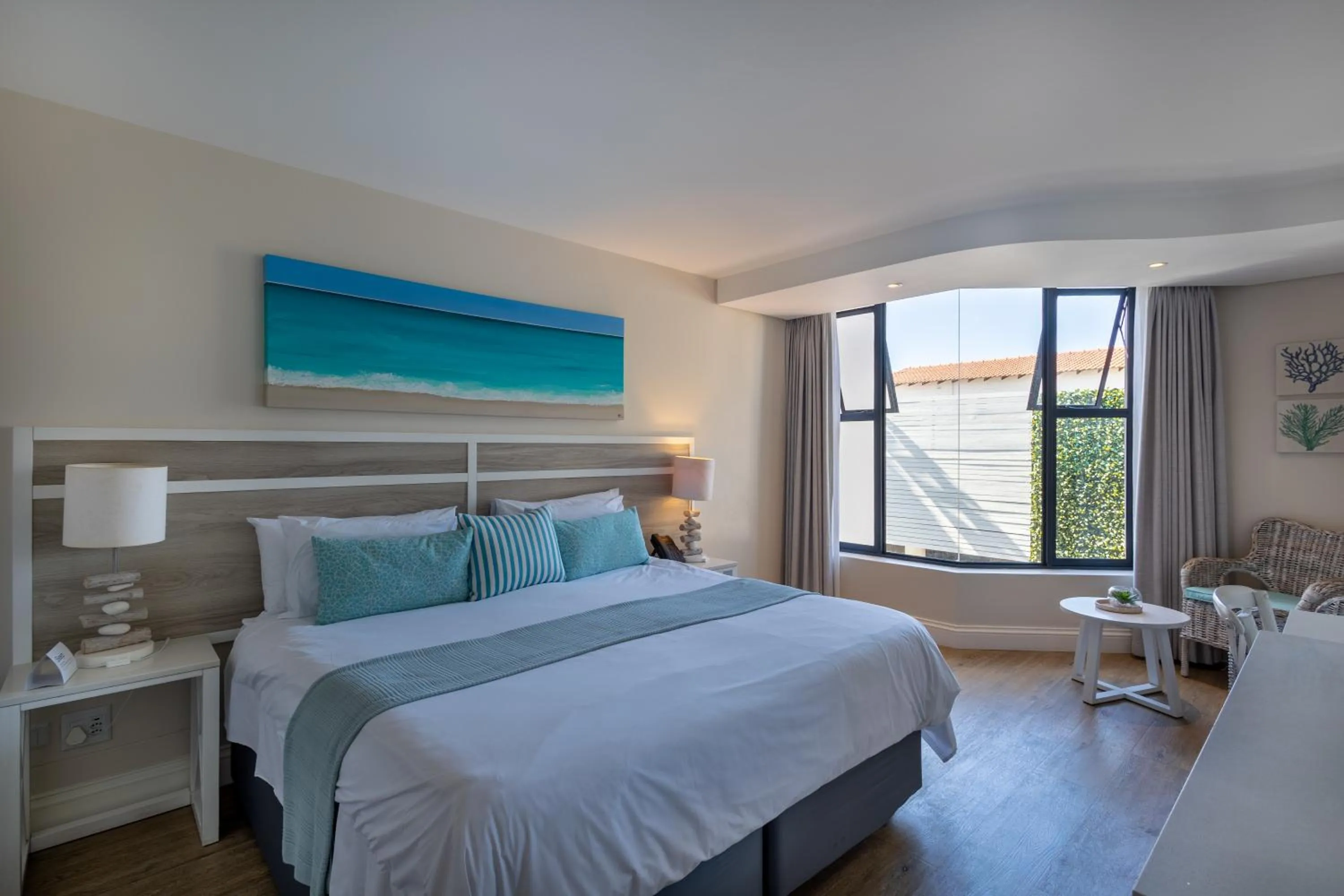 Bedroom, Bed in Bayview Hotel