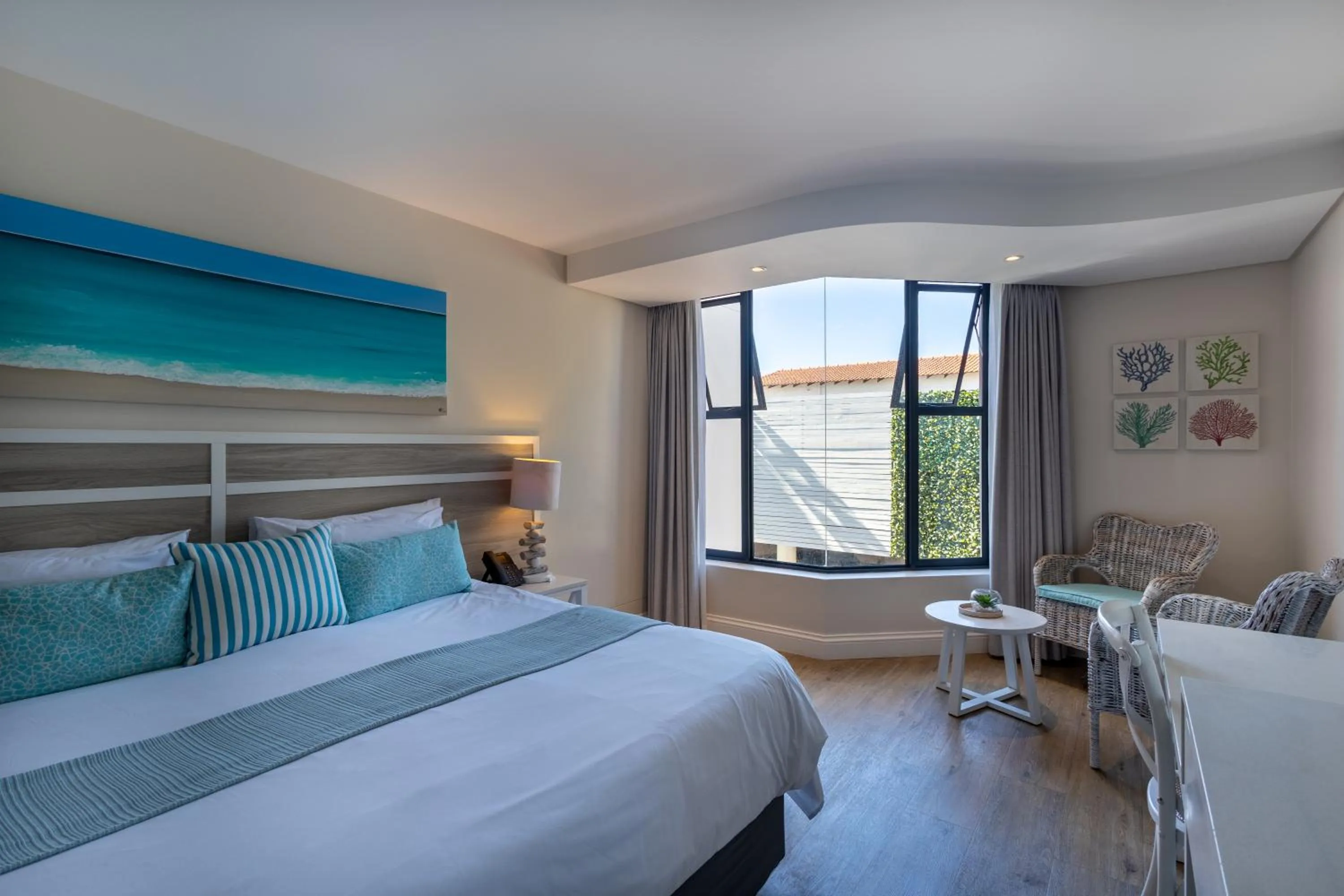 Bedroom, Bed in Bayview Hotel