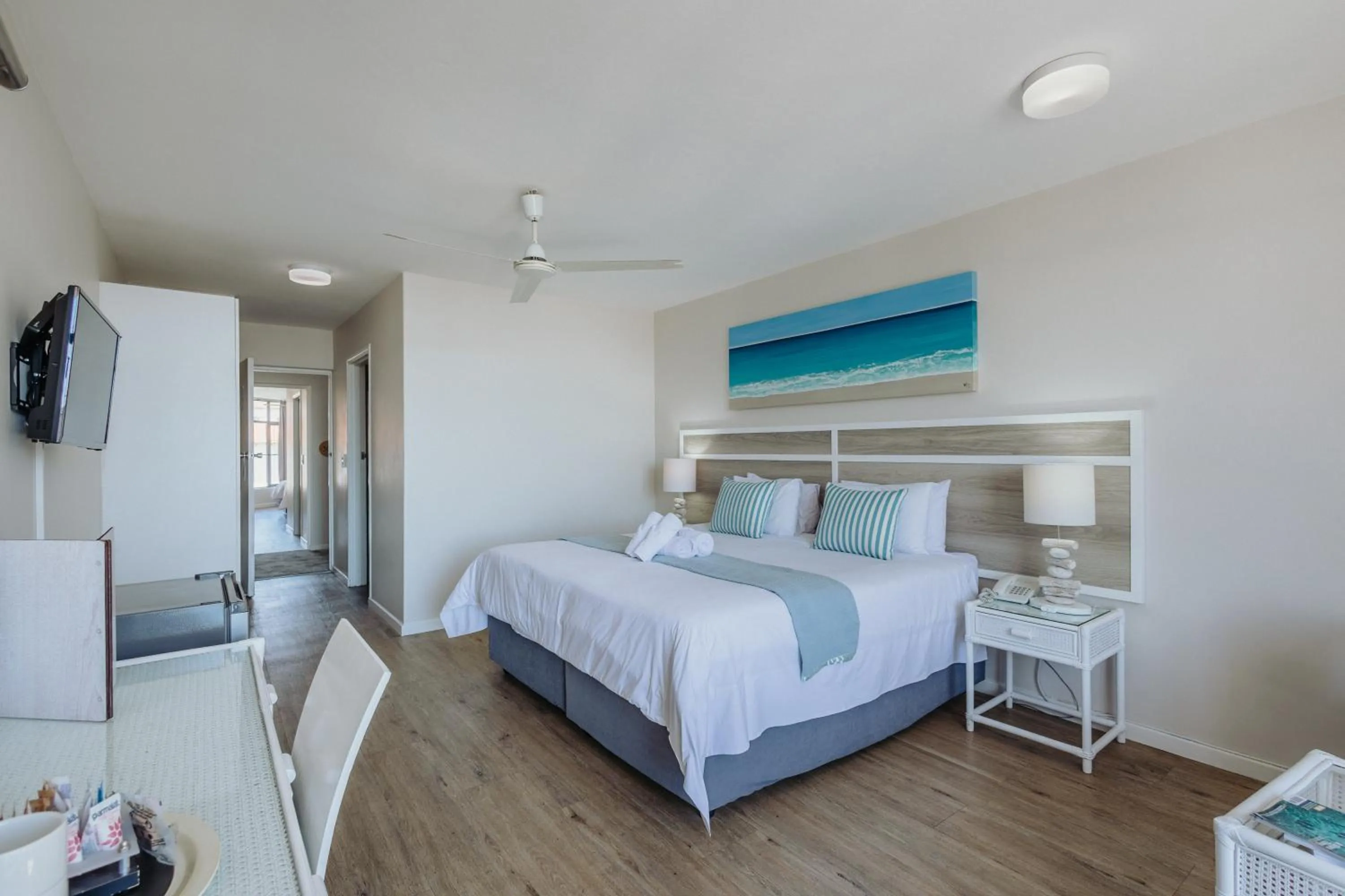 Bedroom, Bed in Bayview Hotel