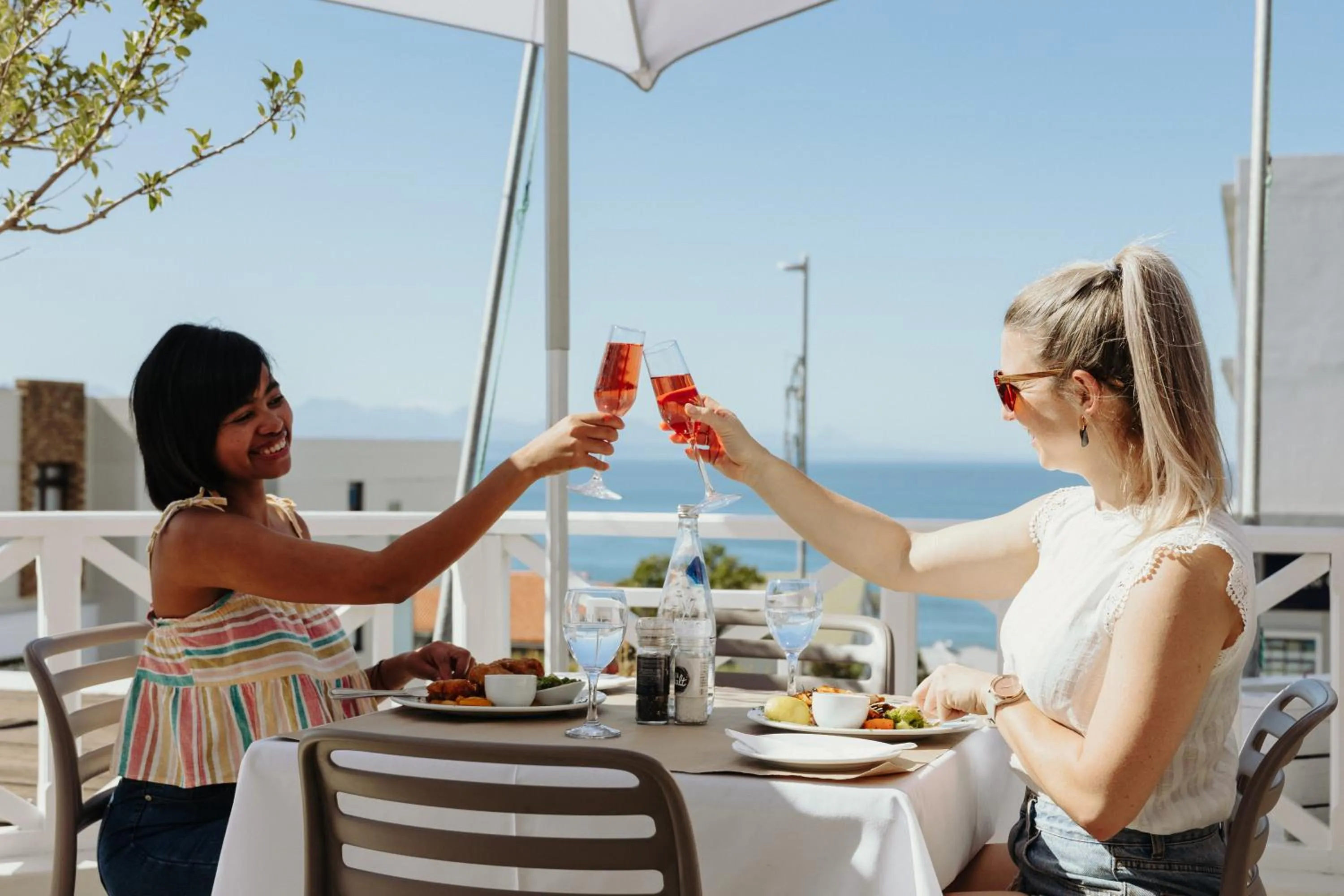 Restaurant/places to eat in Bayview Hotel